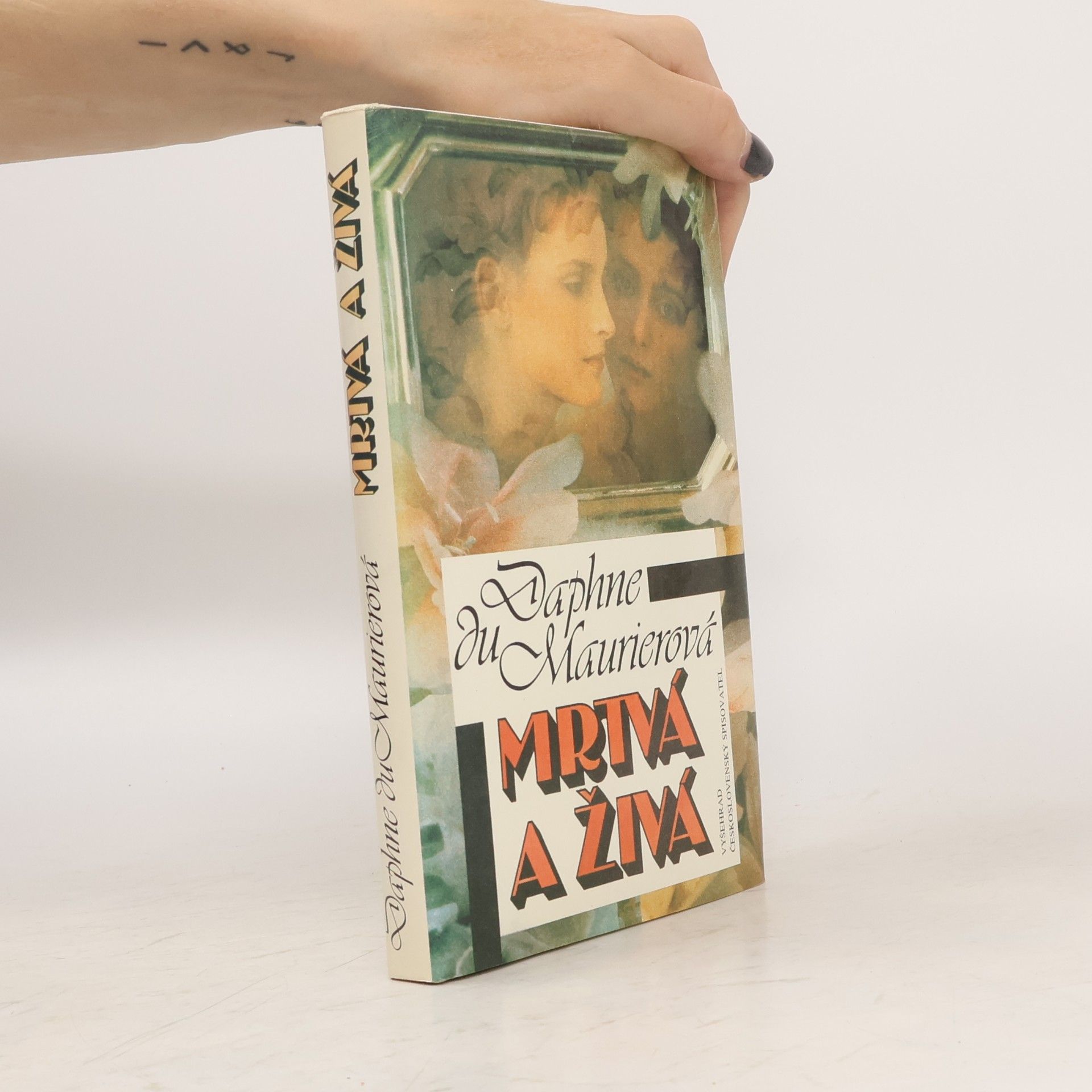 Daphne Du Maurier Mrtvá a živá