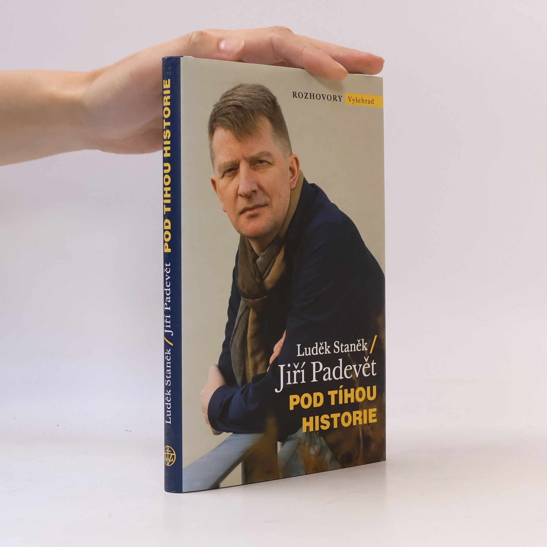 Luděk Staněk Pod tíhou historie