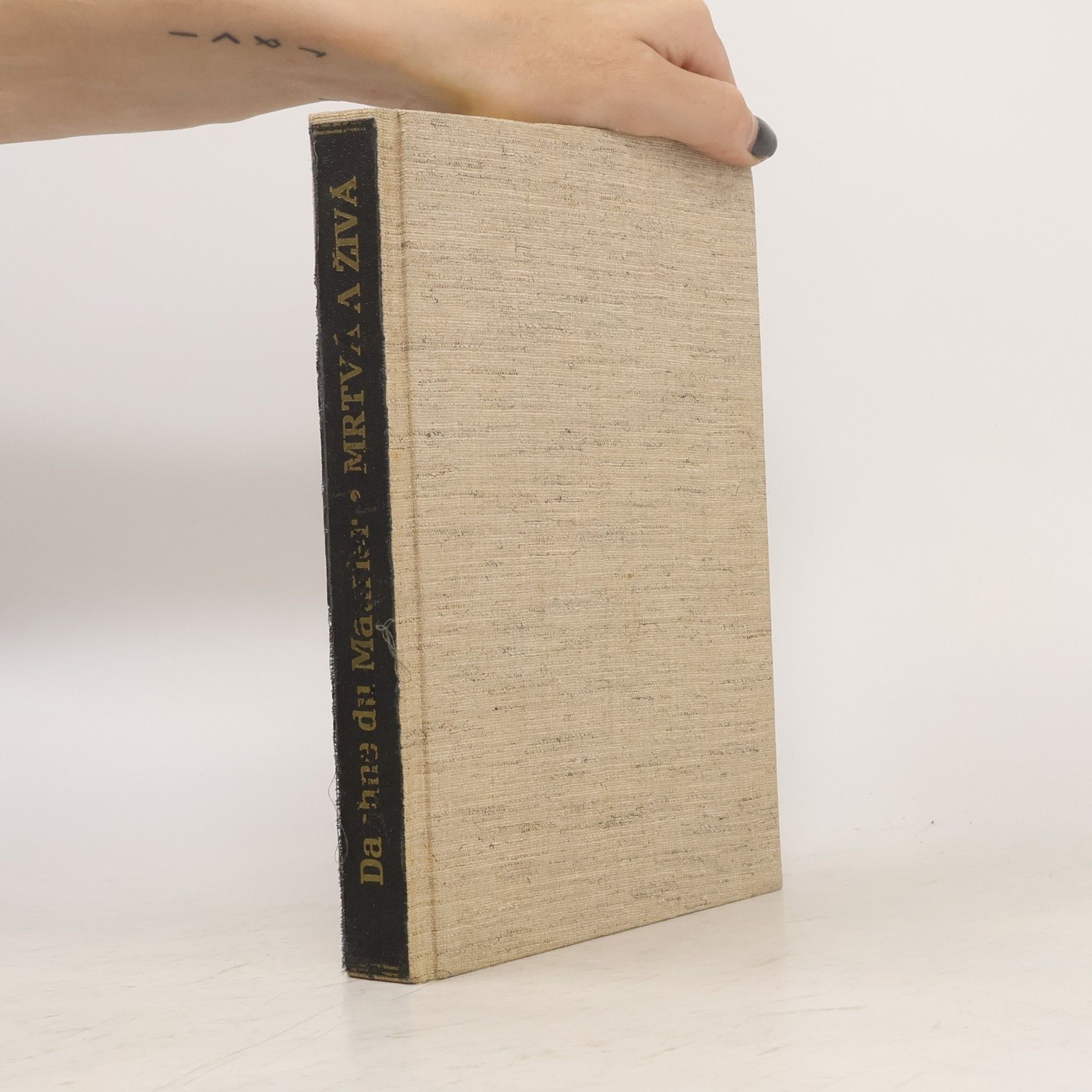 Daphne du Maurier Mrtvá a živá