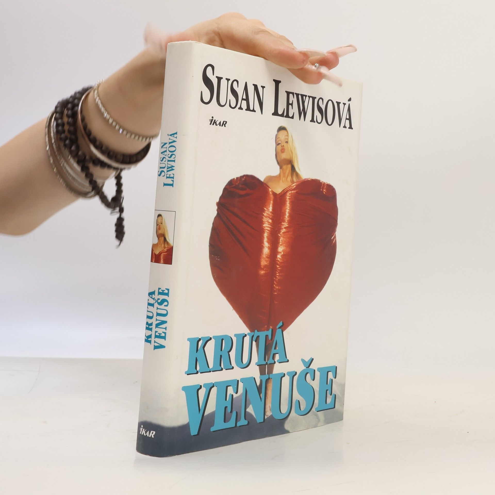 Susan Lewis Krutá Venuše