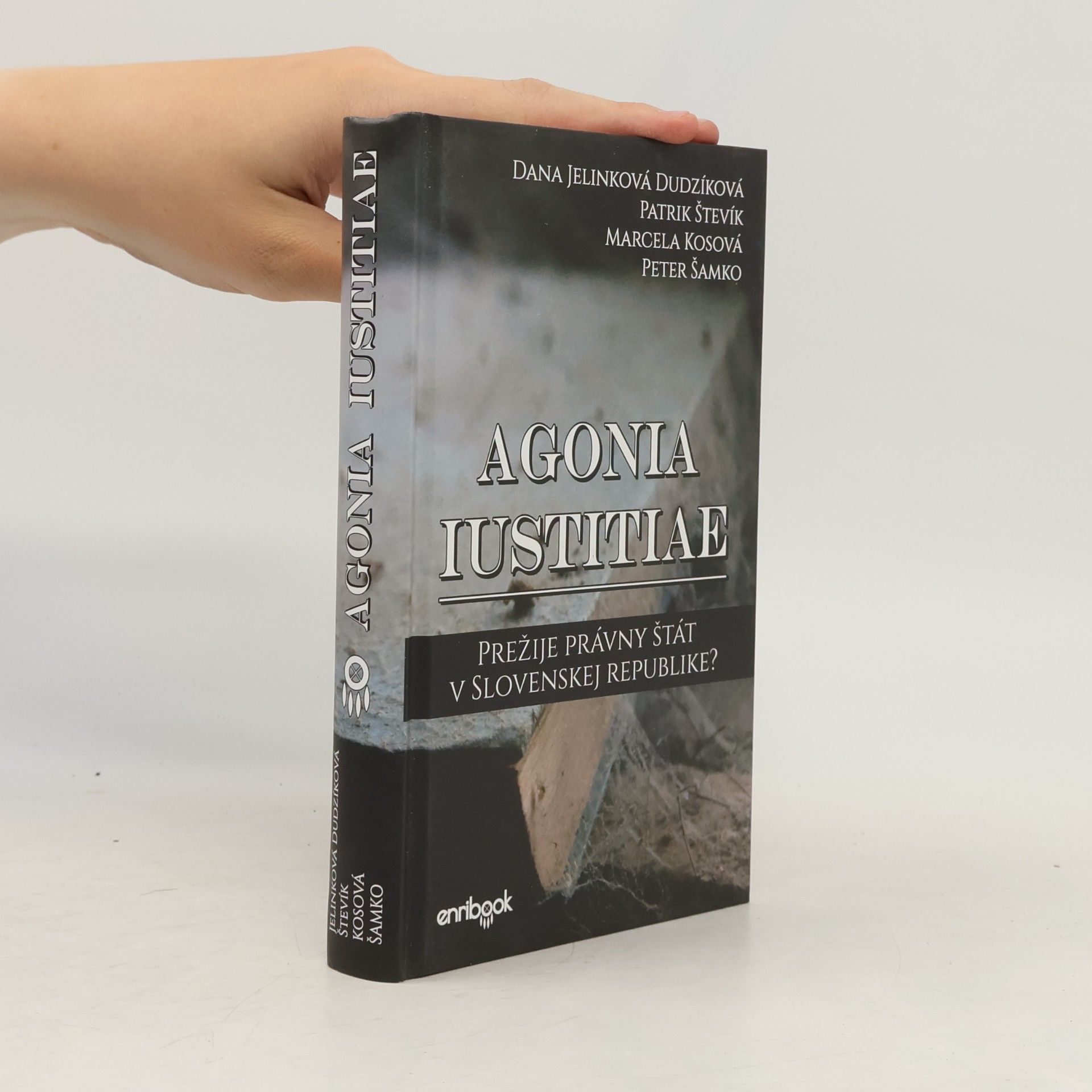 Patrik Števík Agonia iustitiae