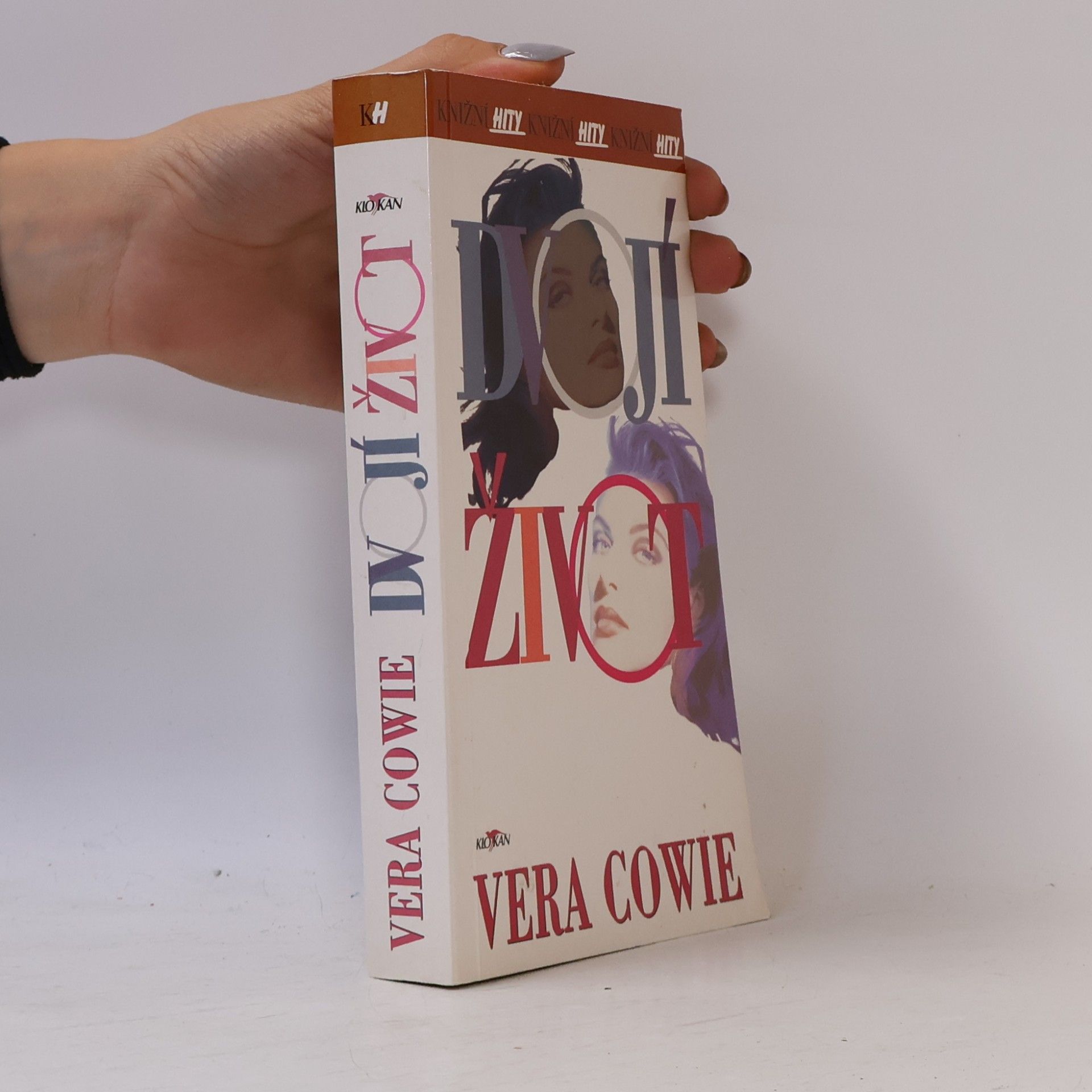 Vera Cowie Dvojí život