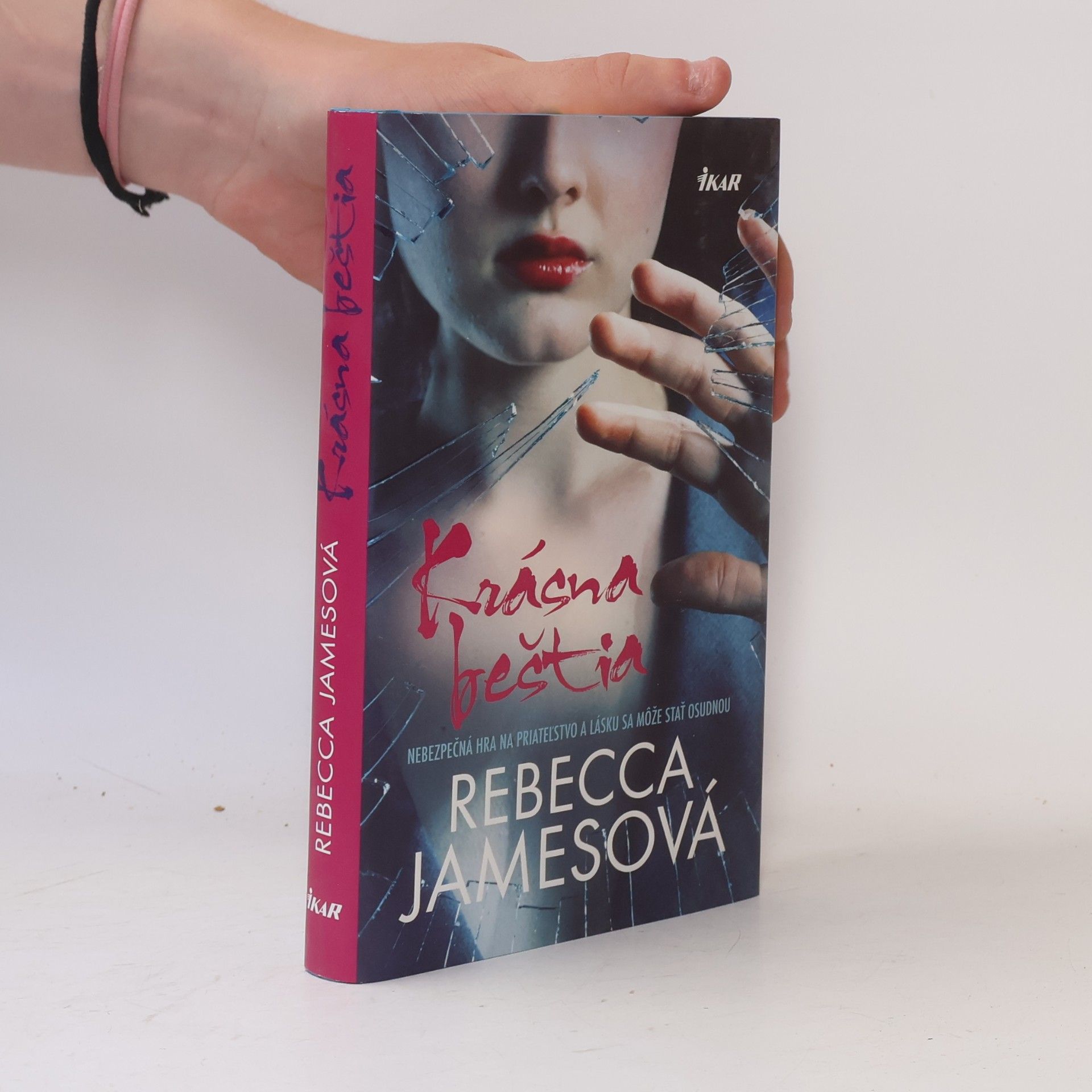 Rebecca James Krásna beštia