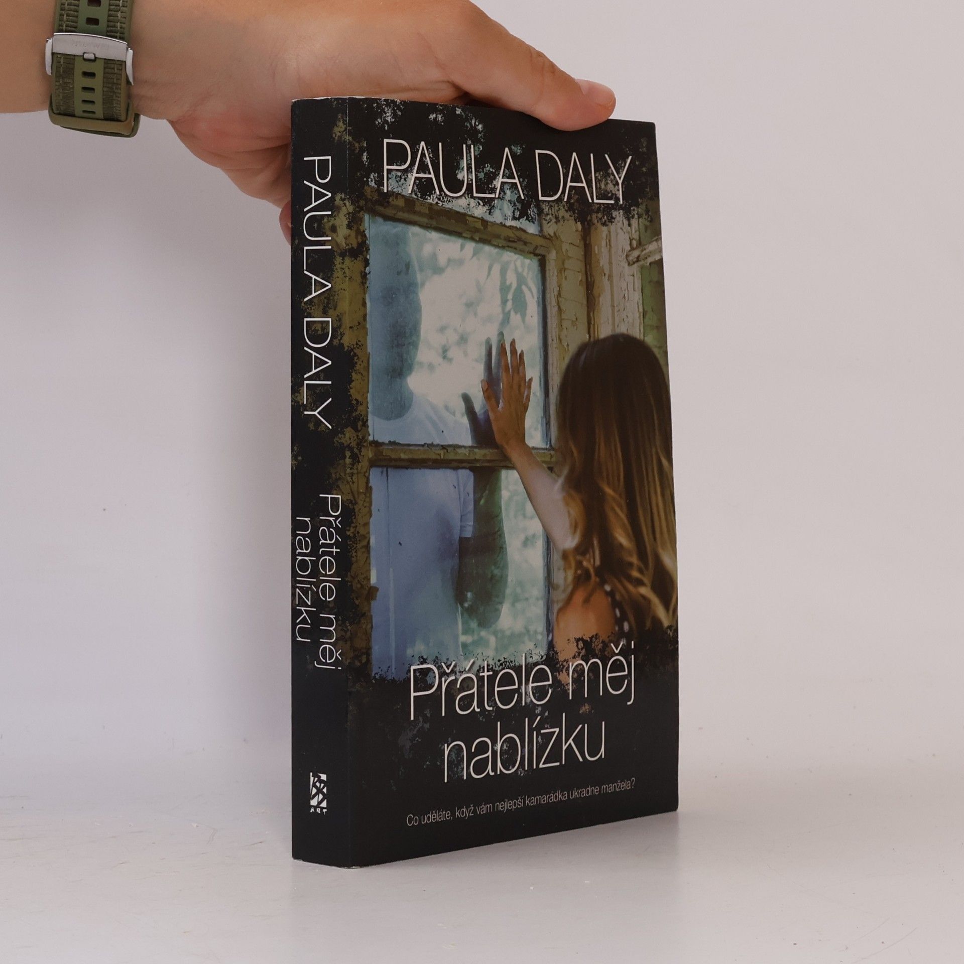 Paula Daly Přátele měj nablízku