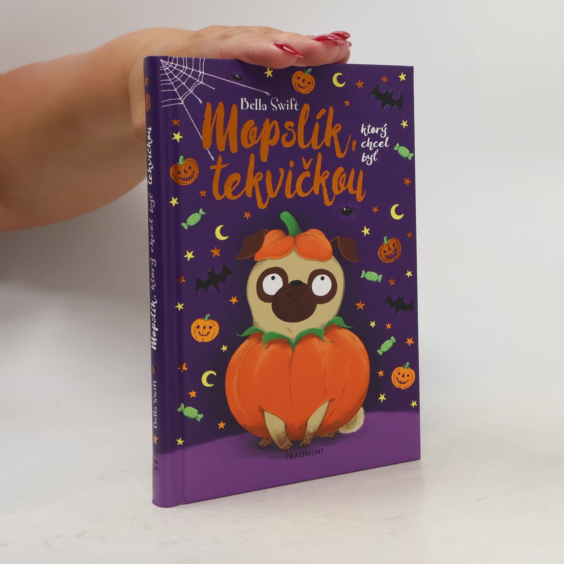 Bella Swift Mopslík, ktorý chcel byť tekvičkou