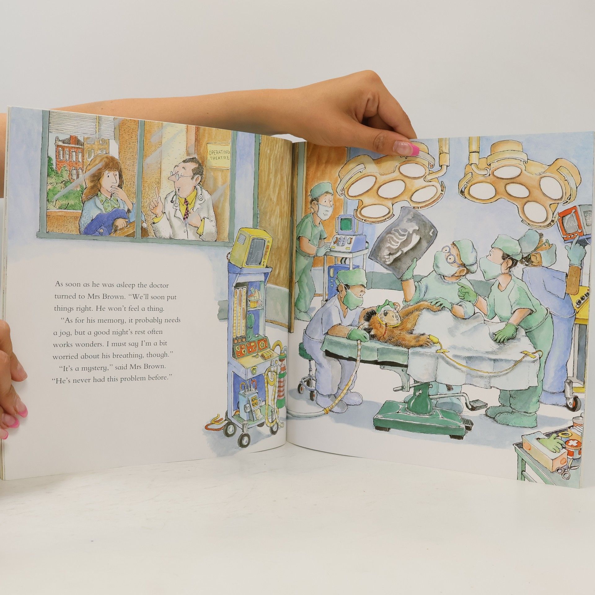 Michael Bond Paddington Goes to Hospital