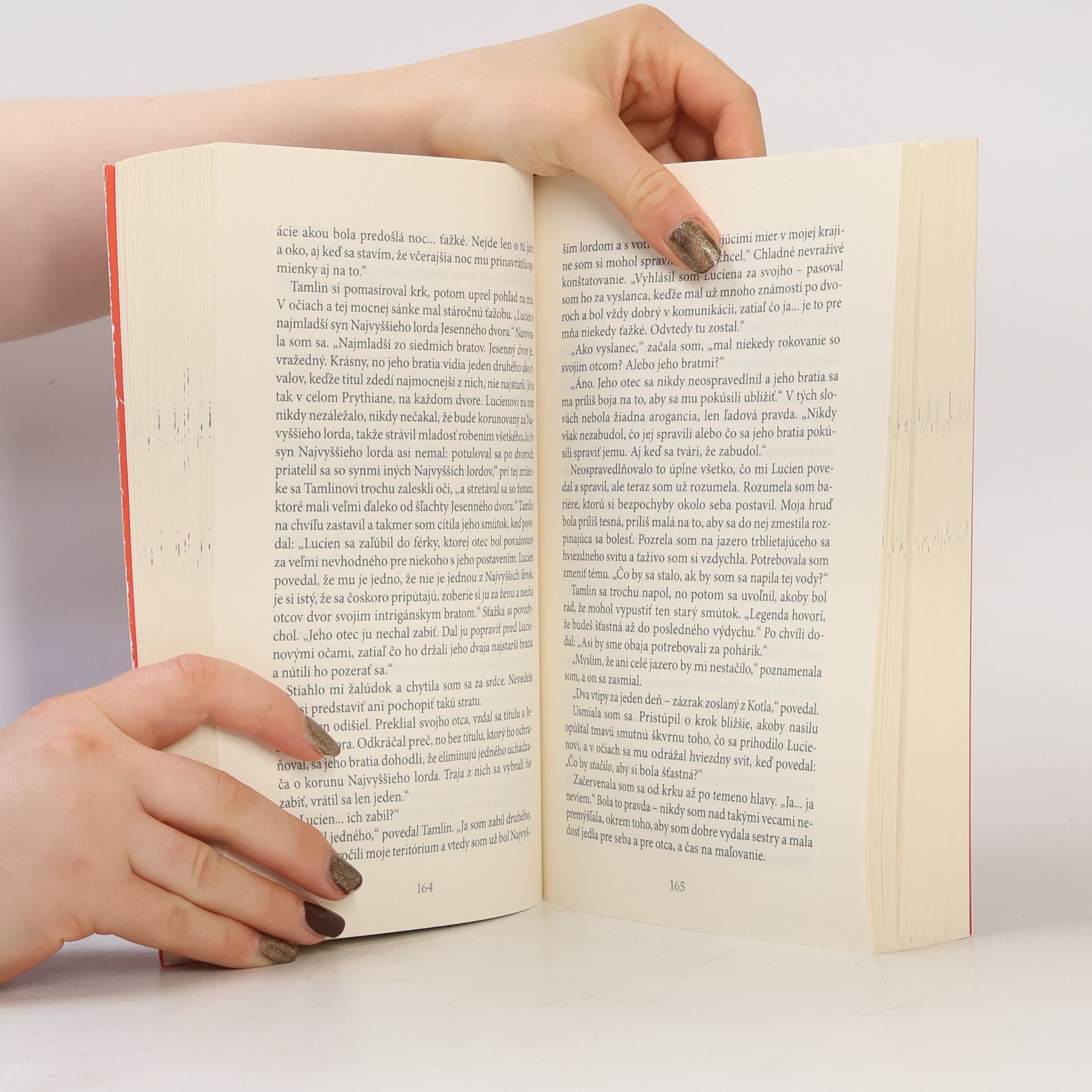 Sarah J. Maas Na dvore z tŕňov a ruží