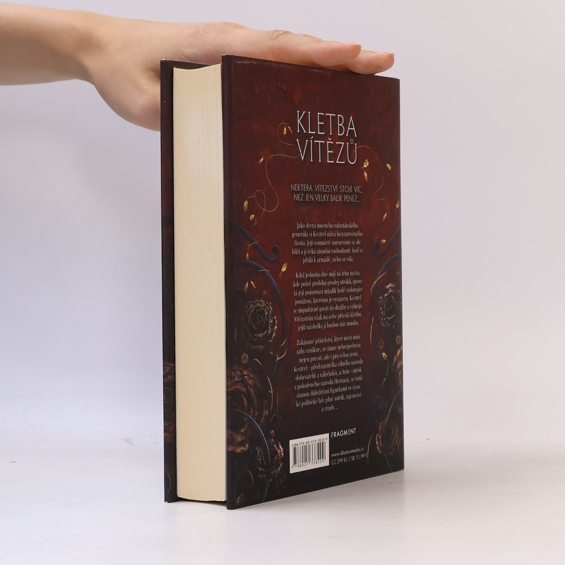 Marie Rutkoski Kletba vítězů