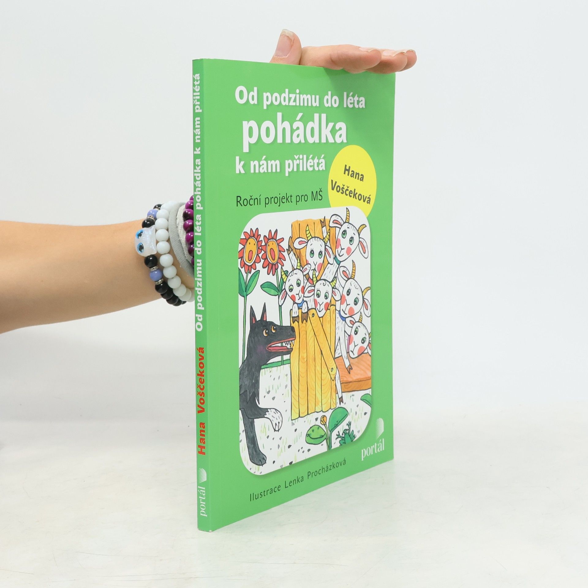 Hana Voščeková Od podzimu do léta pohádka k nám přilétá