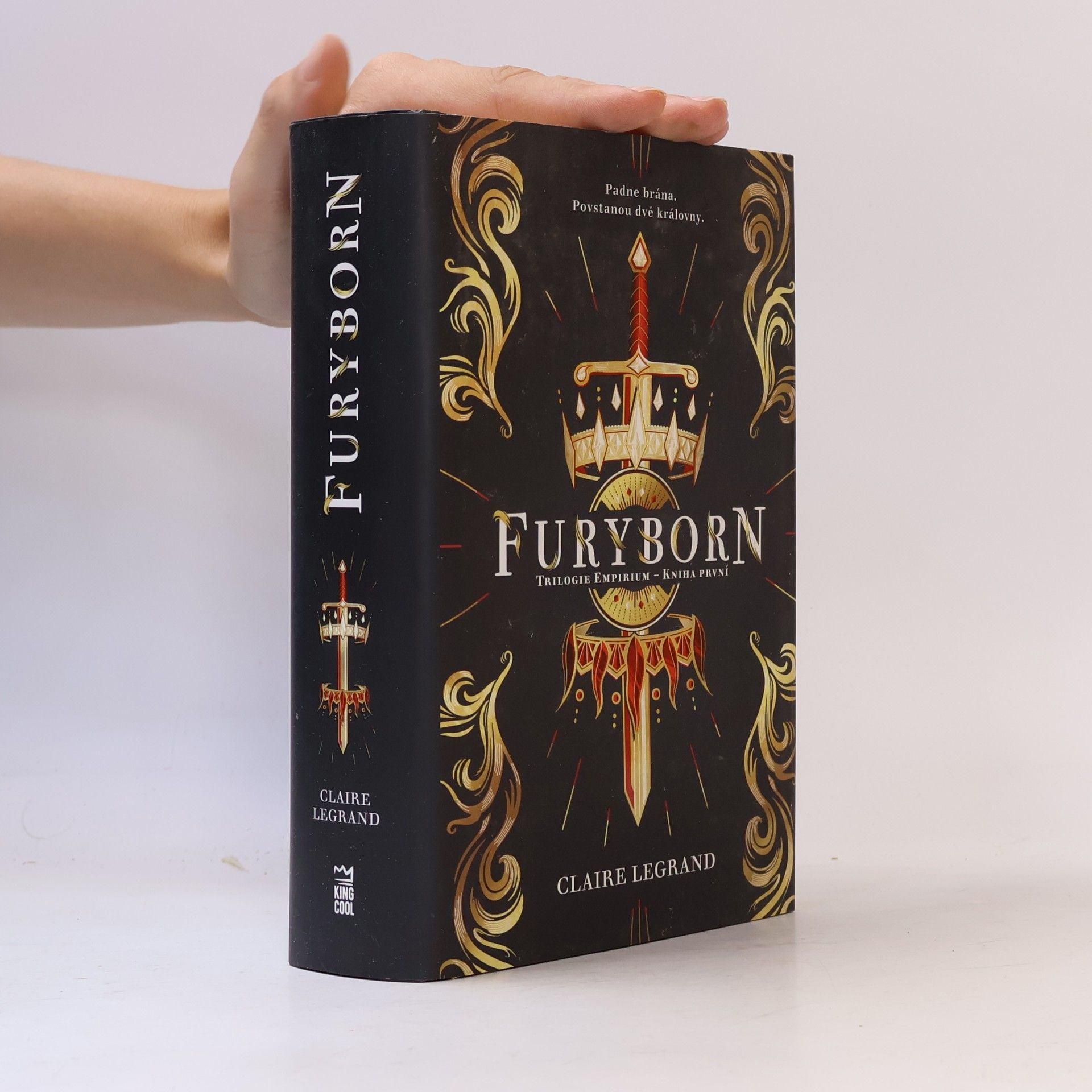 Claire Le Grand Furyborn. Trilogie Empirium - kniha první