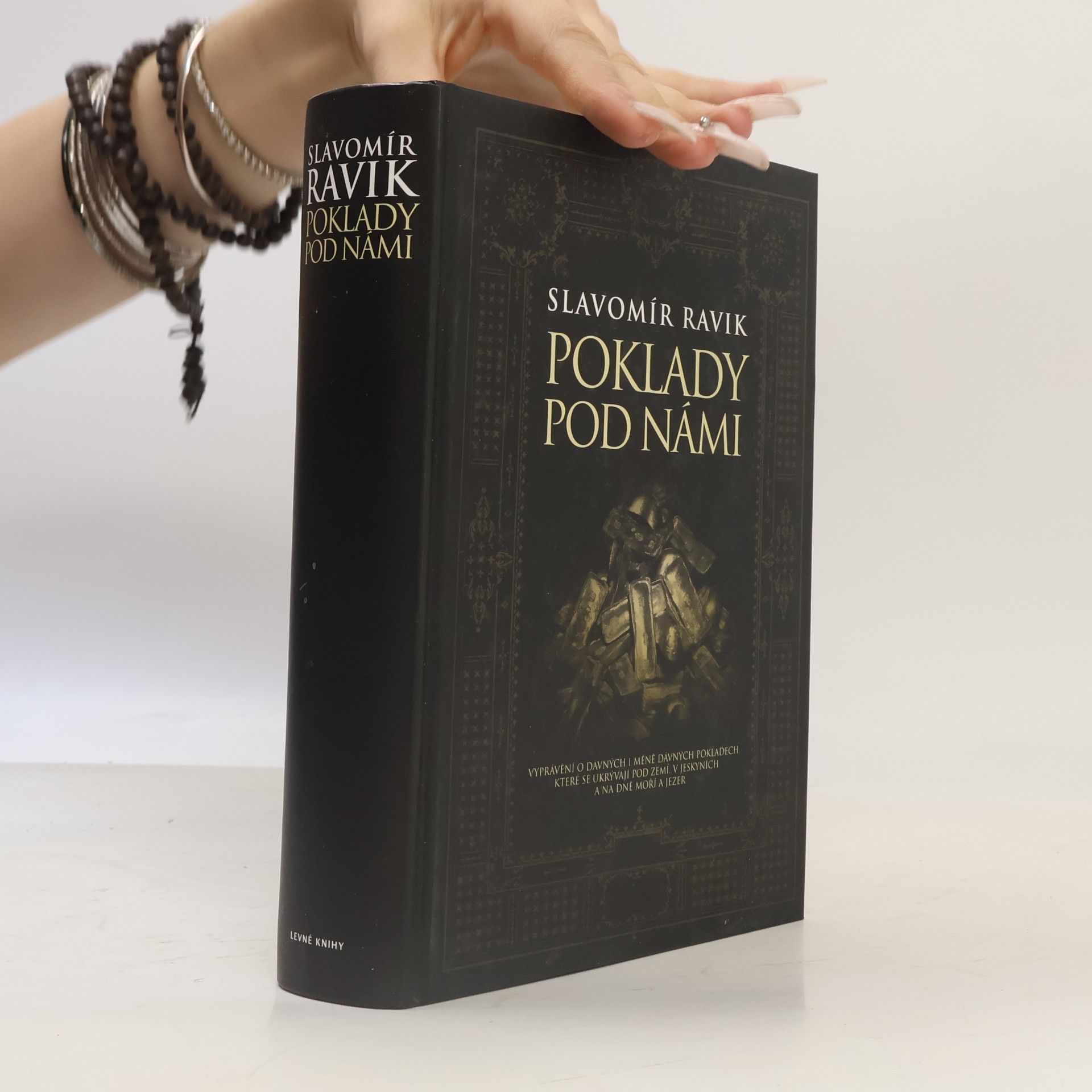 Slavomír Ravik Poklady pod námi