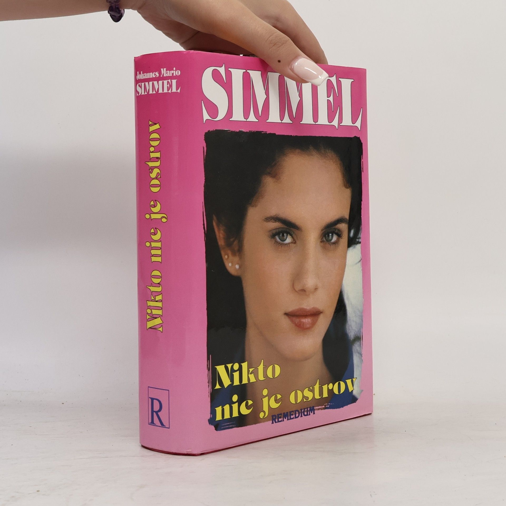 Johannes Mario Simmel Nikto nie je ostrov