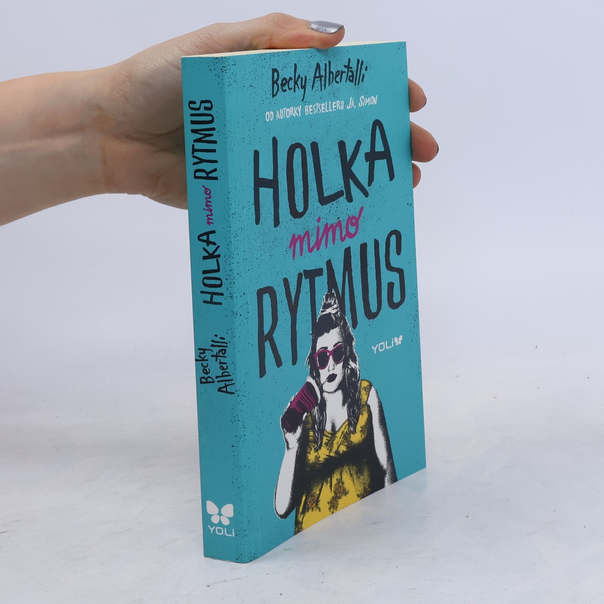 Becky Albertalli Holka mimo rytmus