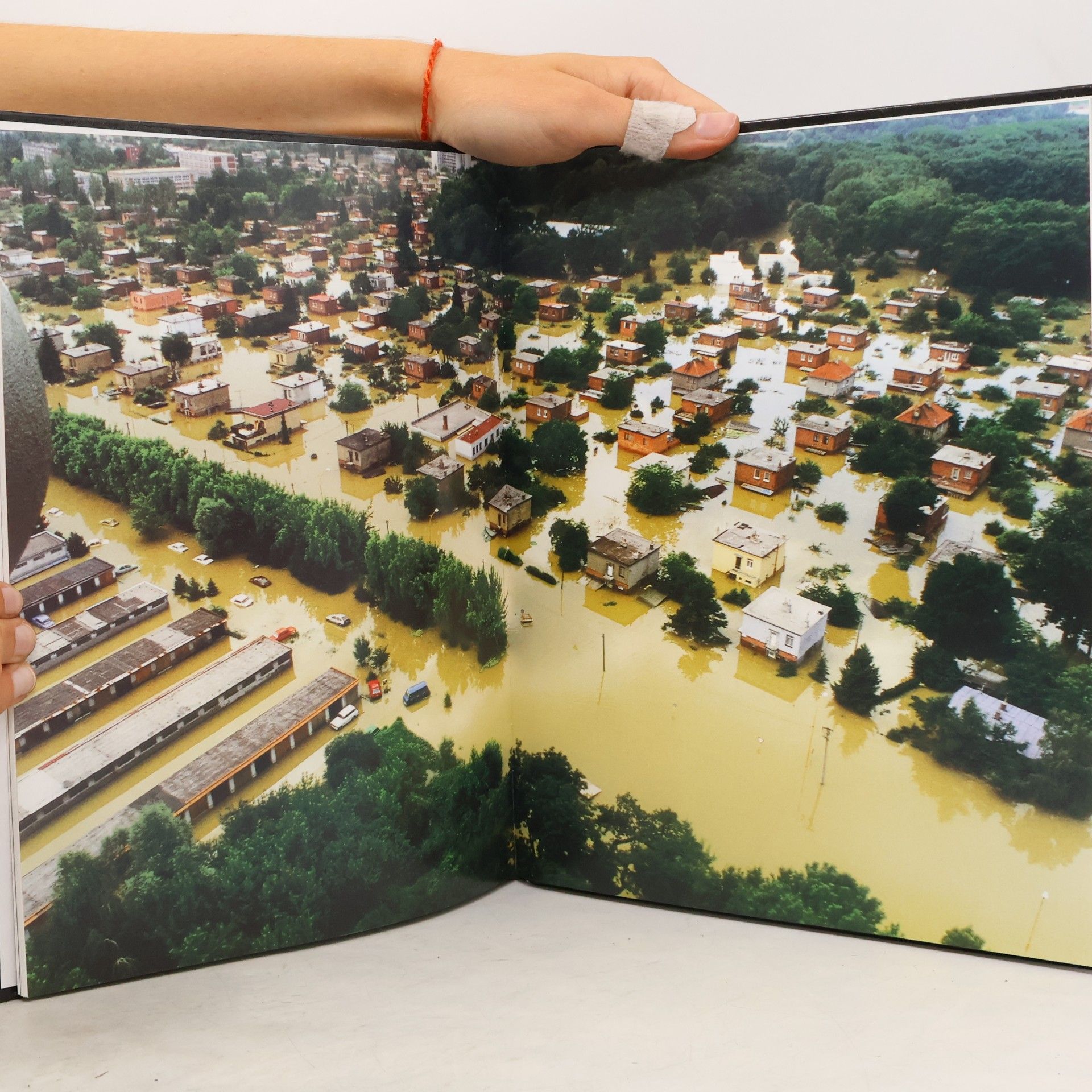 Autorenkollektiv Otrokovice: Svědectví o potopě 1997