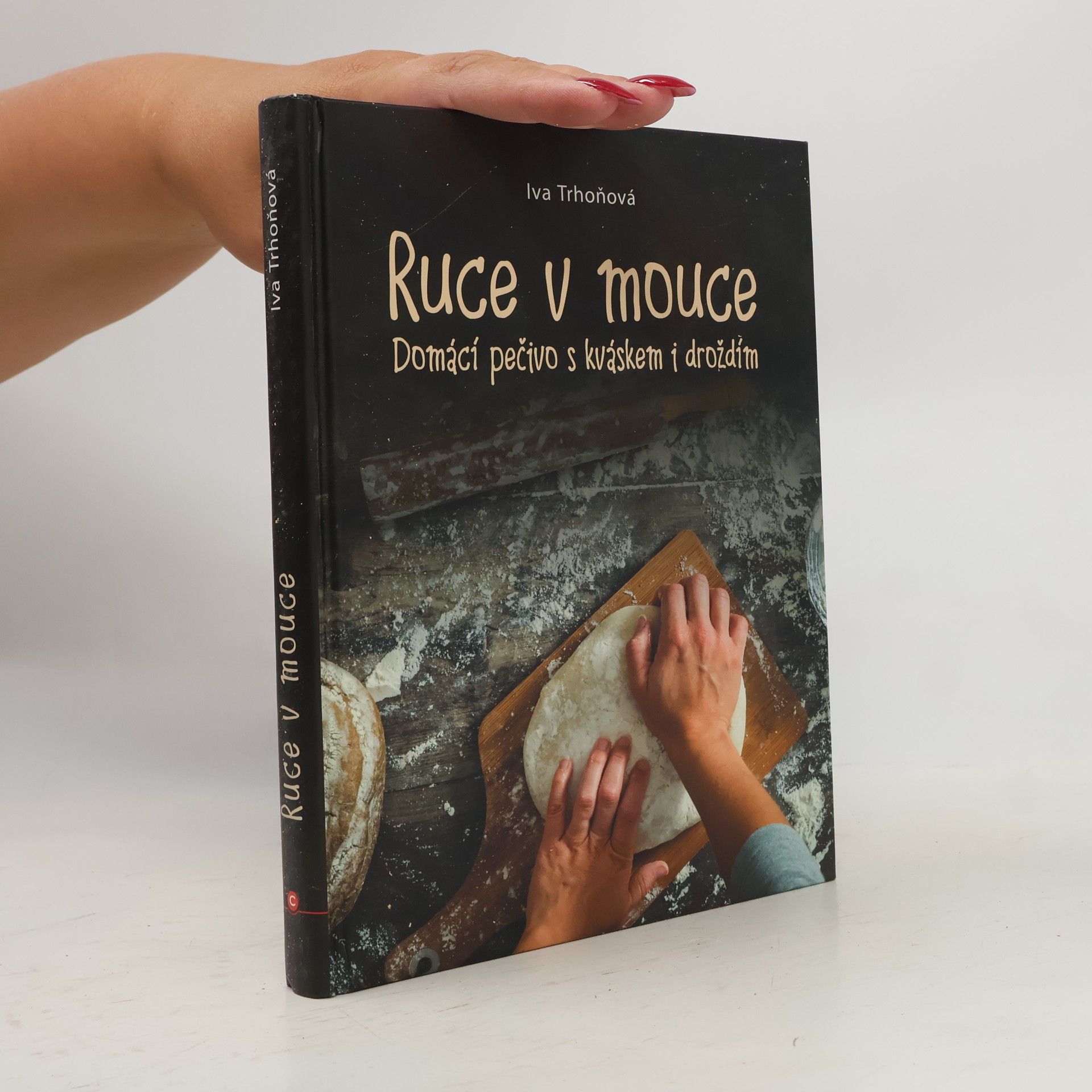 Iva Trhoňová Ruce v mouce