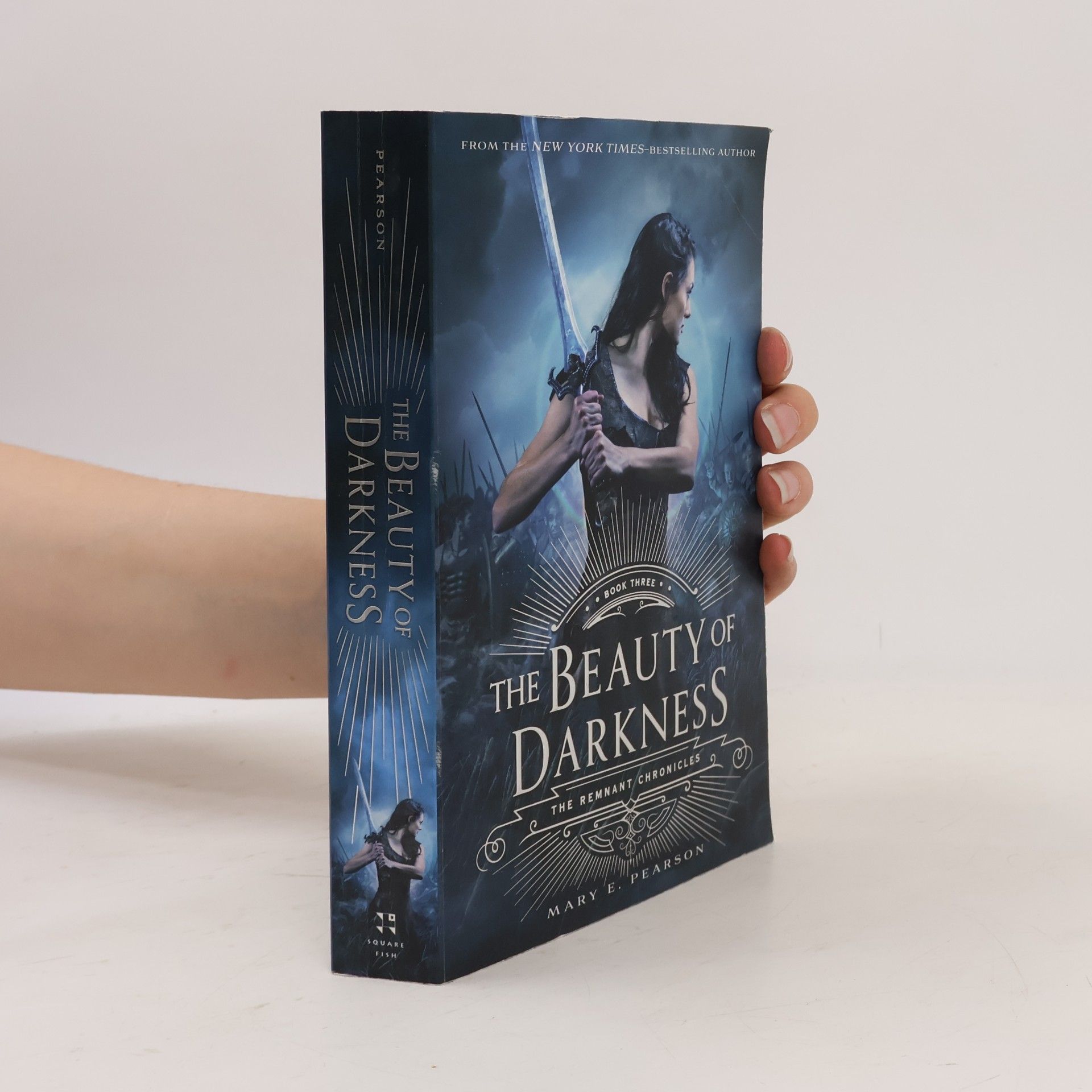Mary E. Pearson The Beauty of Darkness