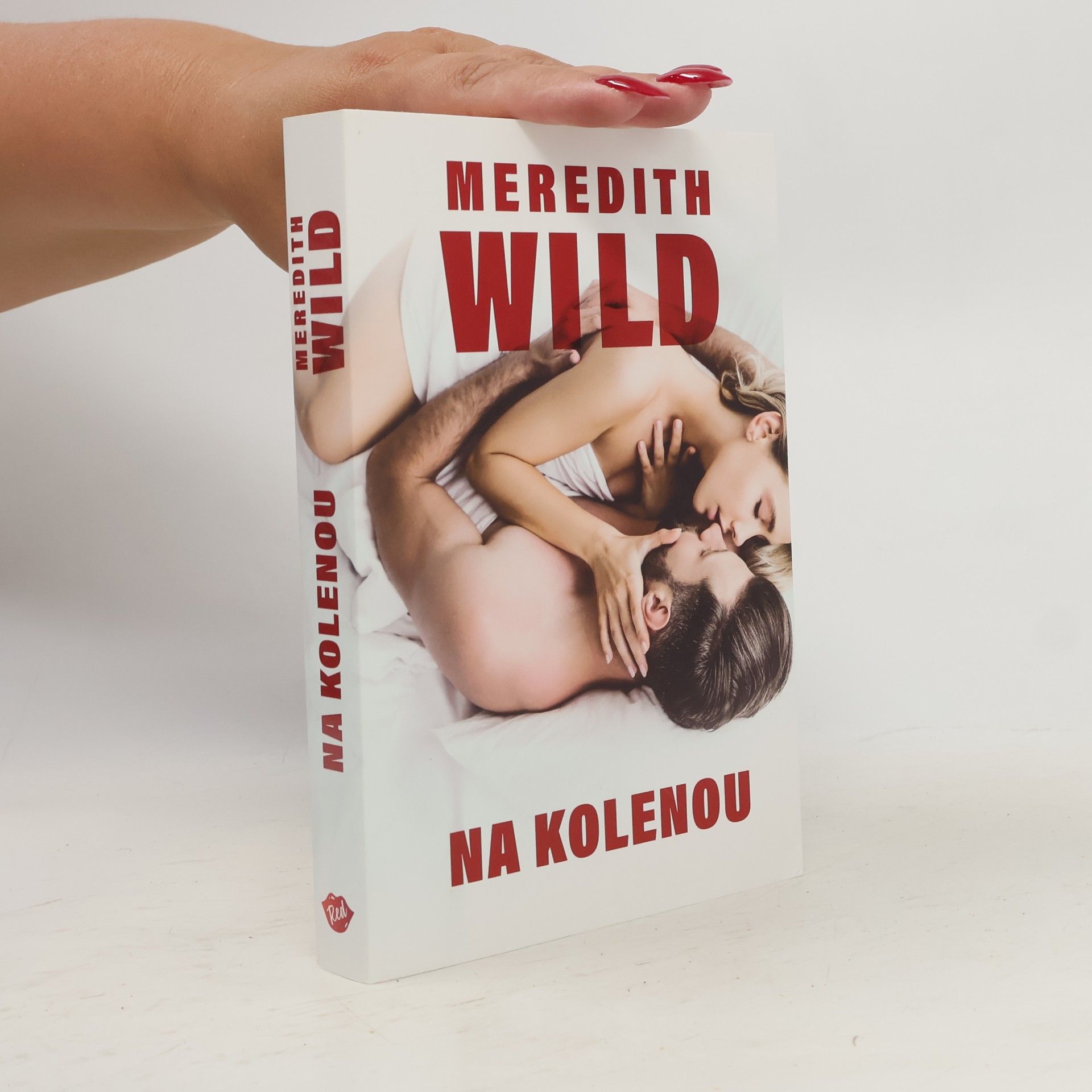 Meredith Wild Na kolenou