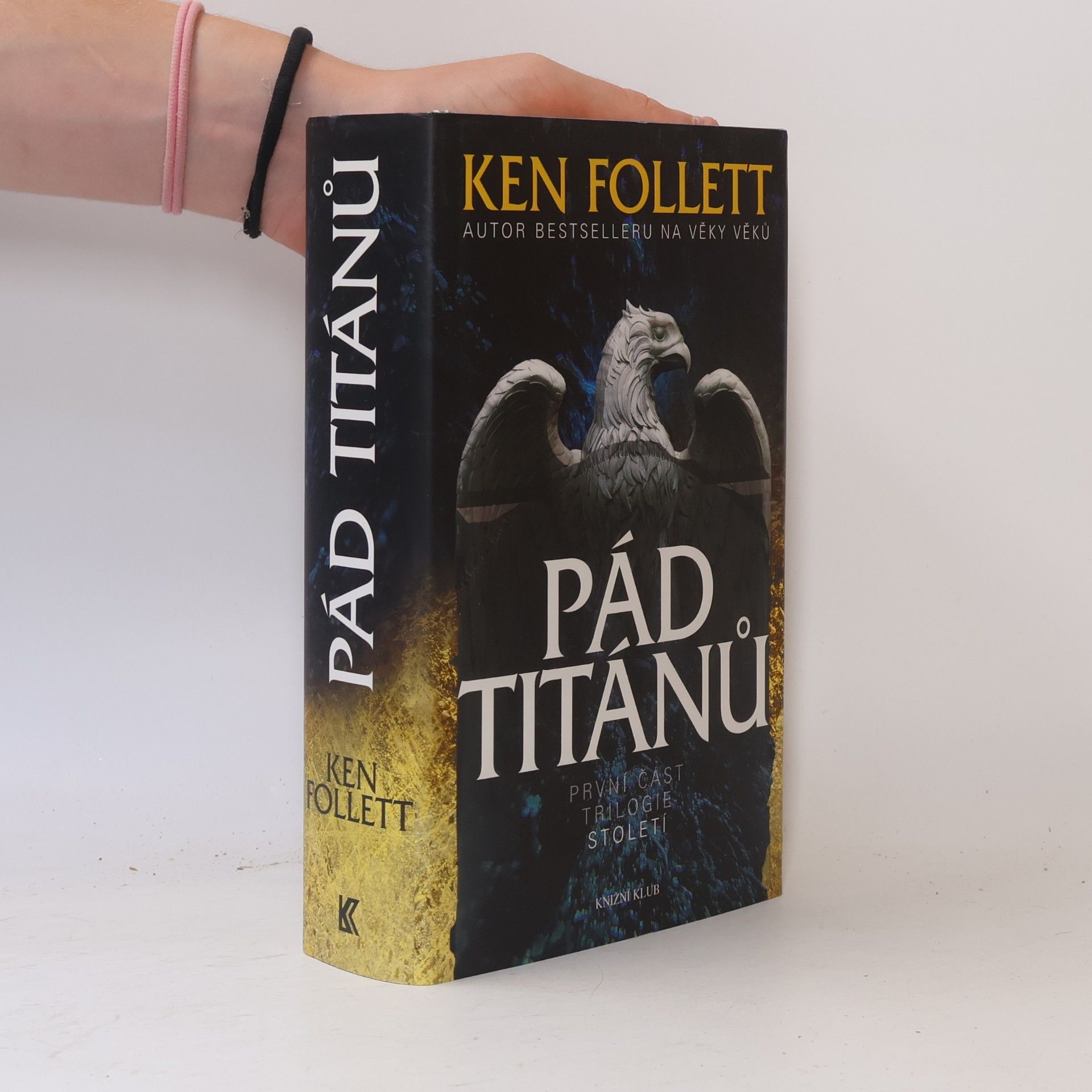 Ken Follett Pád titánů