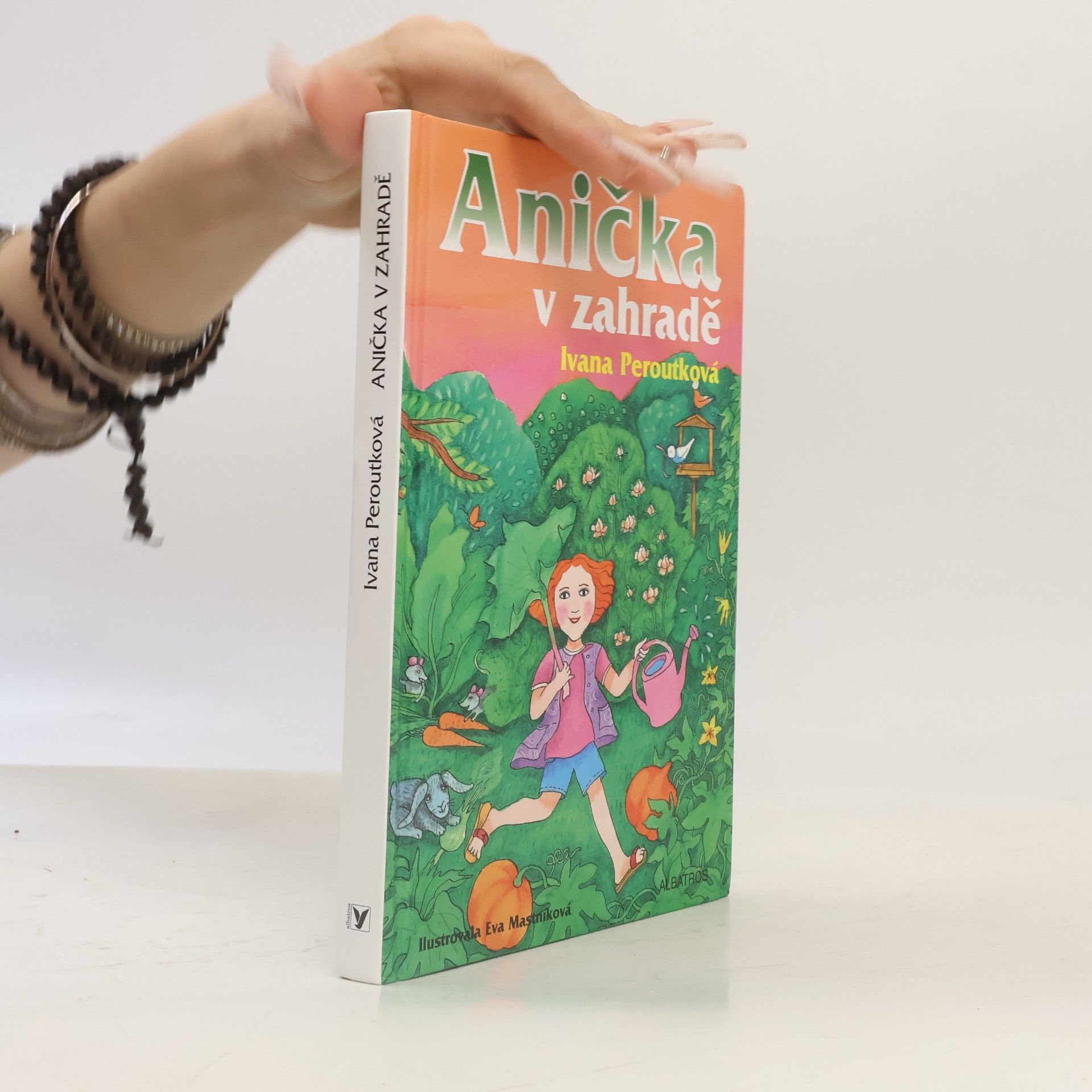 Ivana Peroutková Anička v zahradě