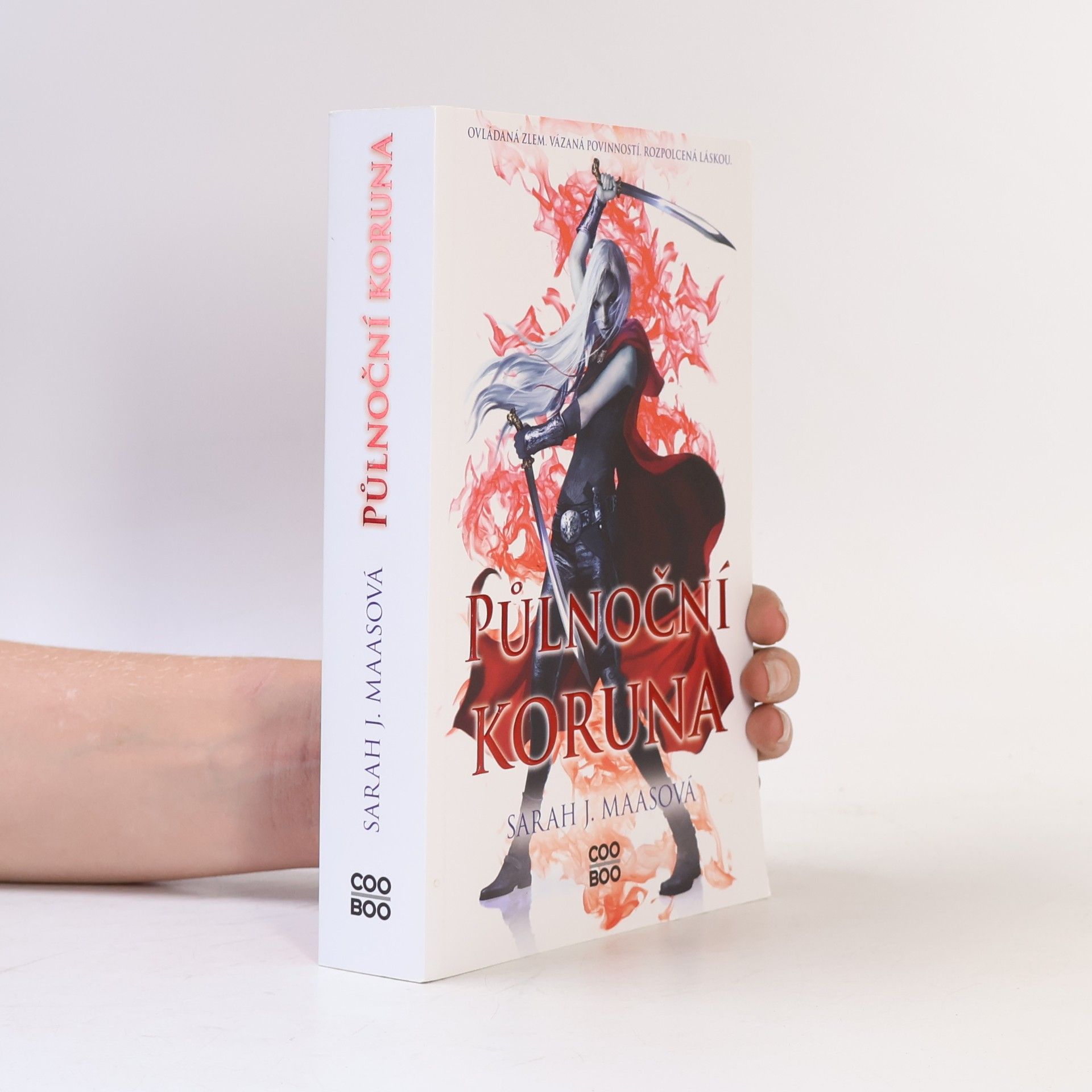Sarah J. Maas Půlnoční koruna