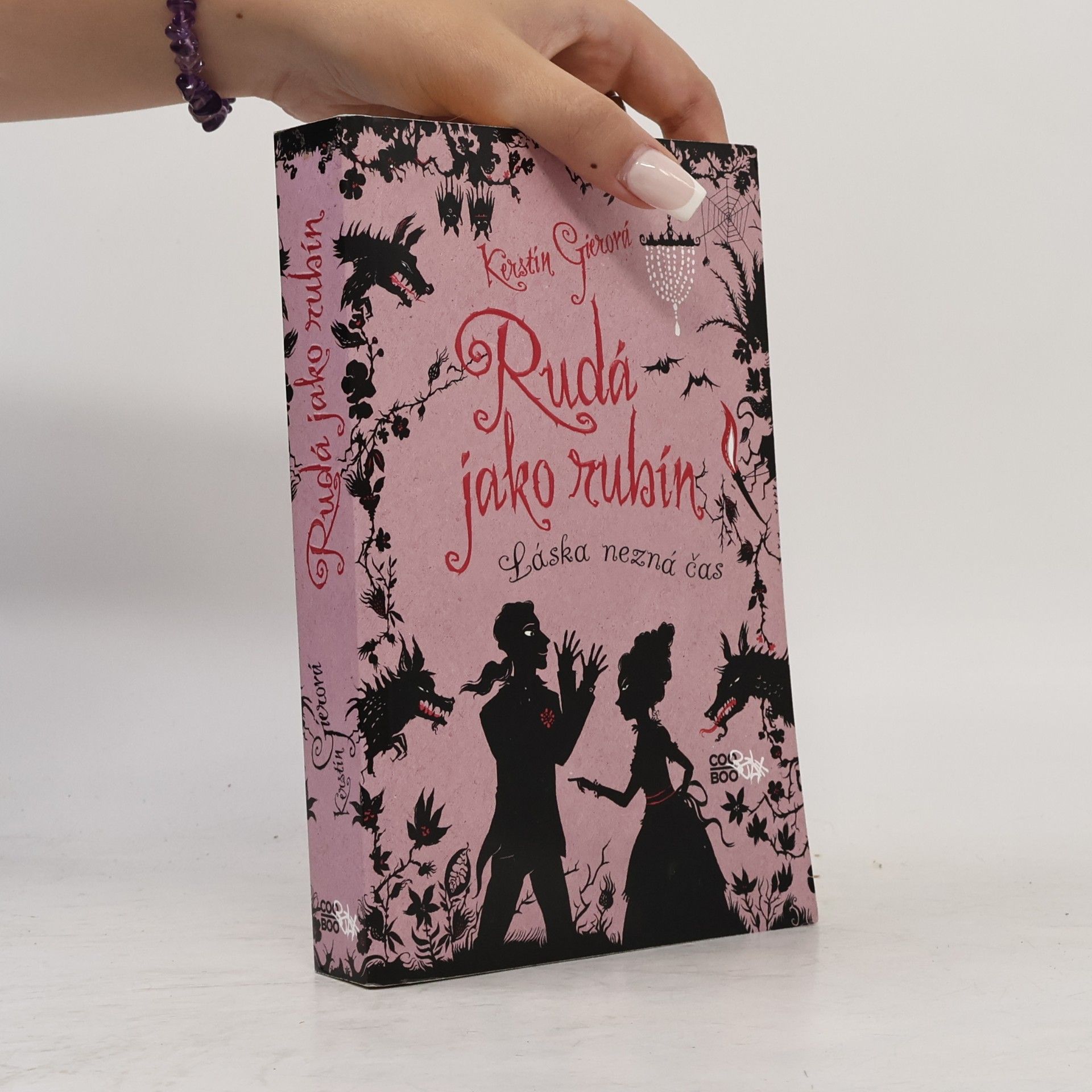 Kerstin Gier Rudá jako rubín : láska nezná čas