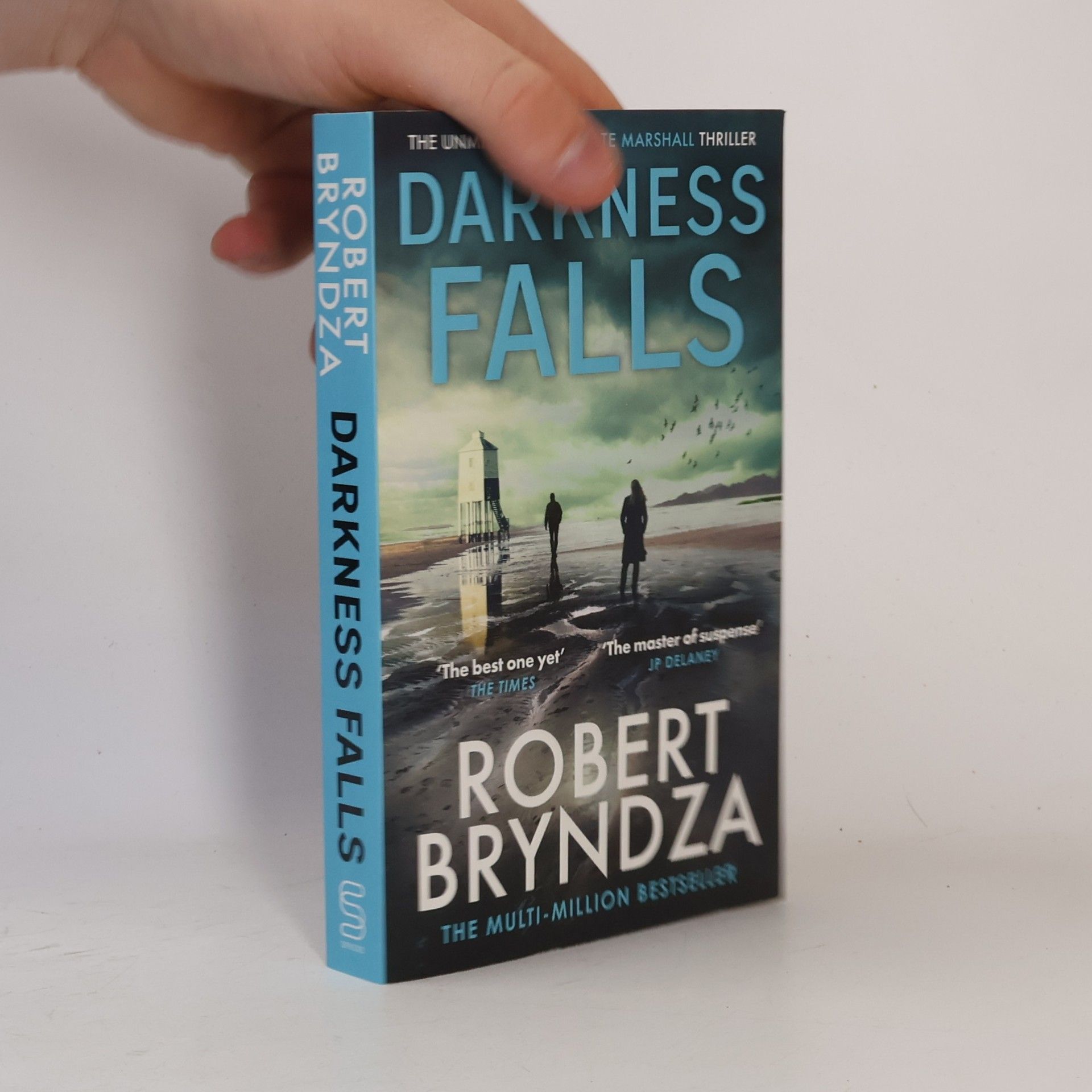 Robert Bryndza Darkness falls