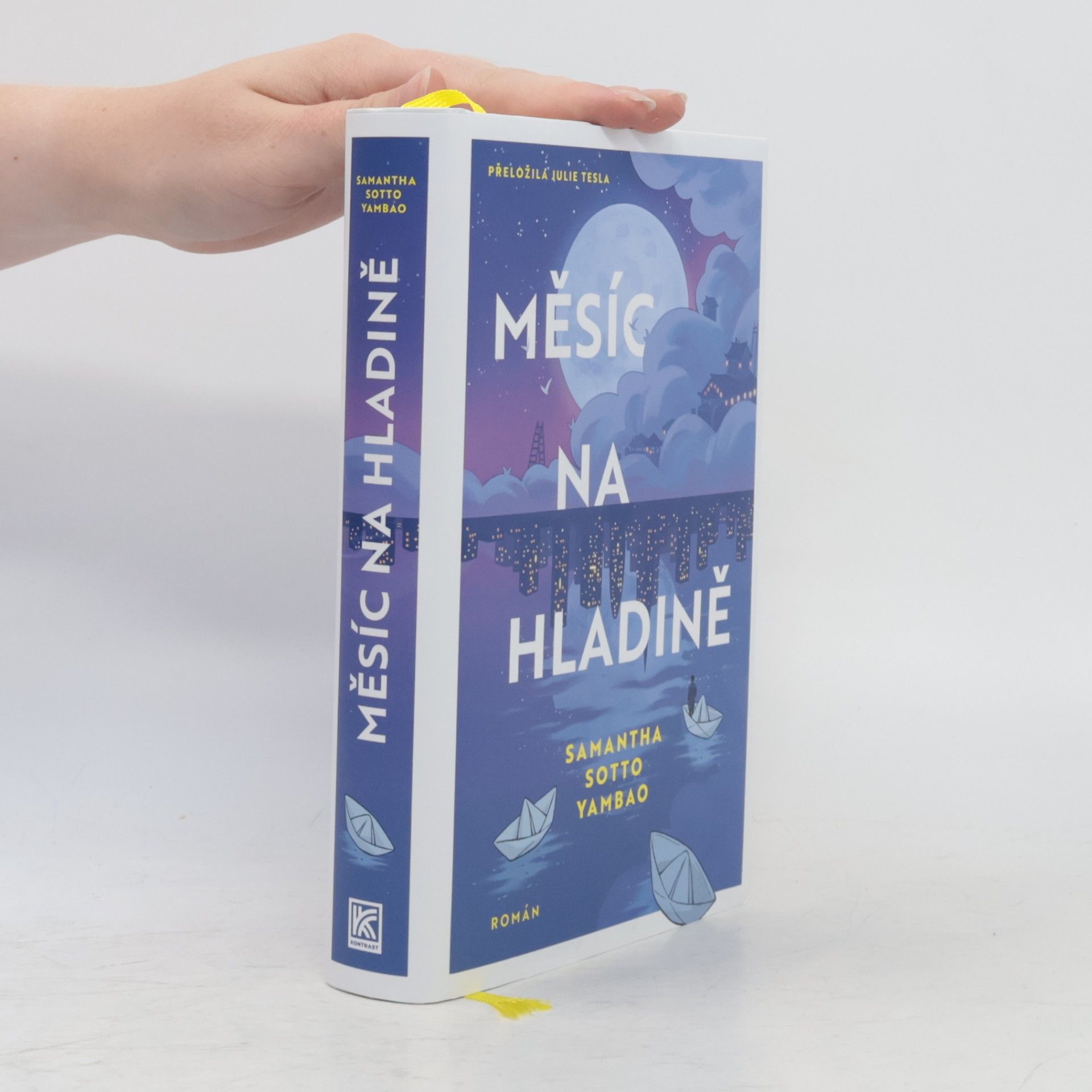 Měsíc na hladině