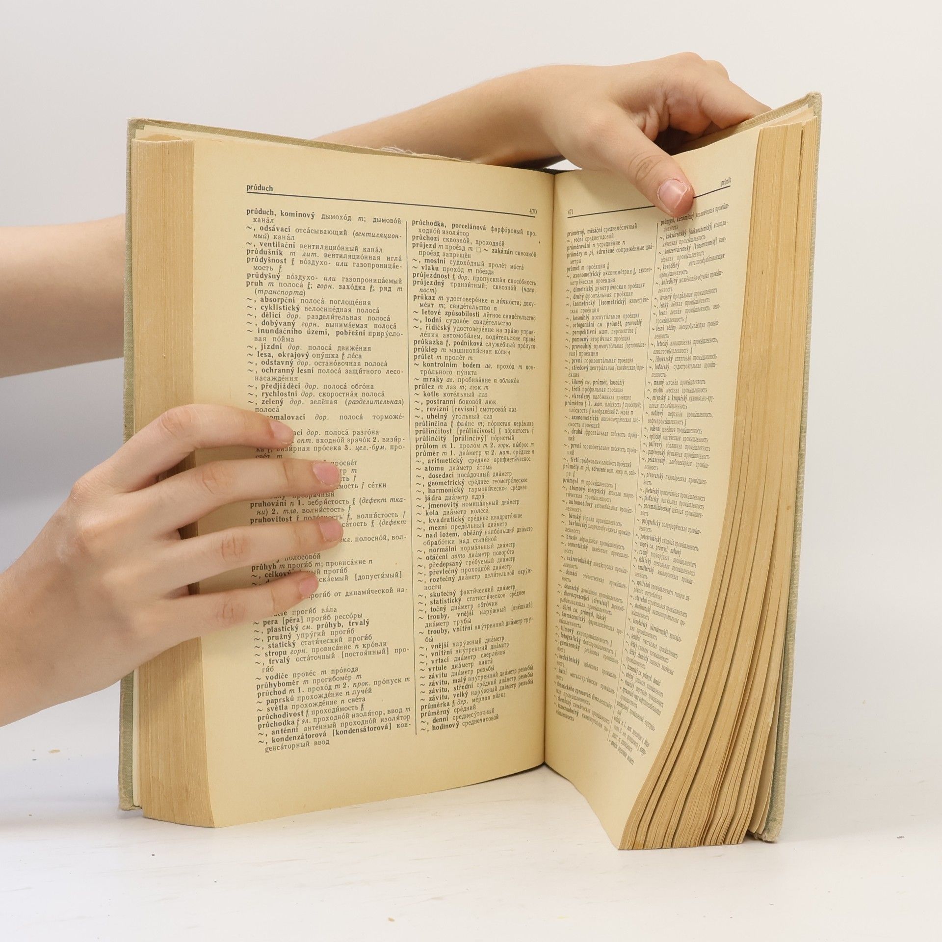 Various authors Česko-ruský polytechnický slovník. Чешско-русский политехнический словарь