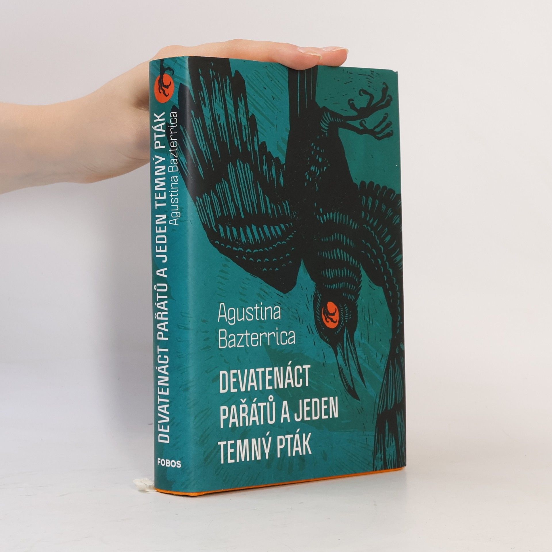 Agustina Bazterrica Devatenáct pařátů a jeden temný pták