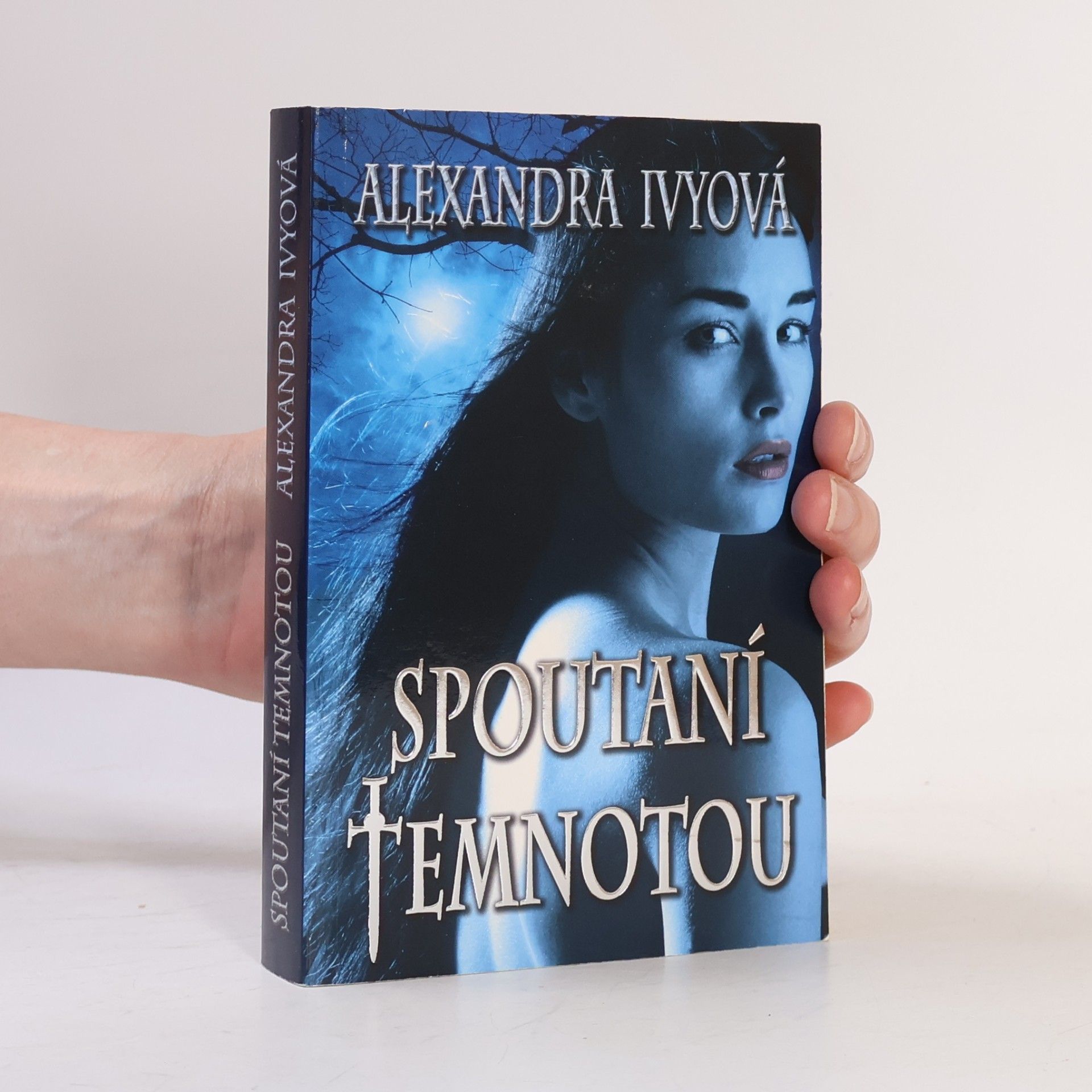 Alexandra Ivy Spoutaní temnotou