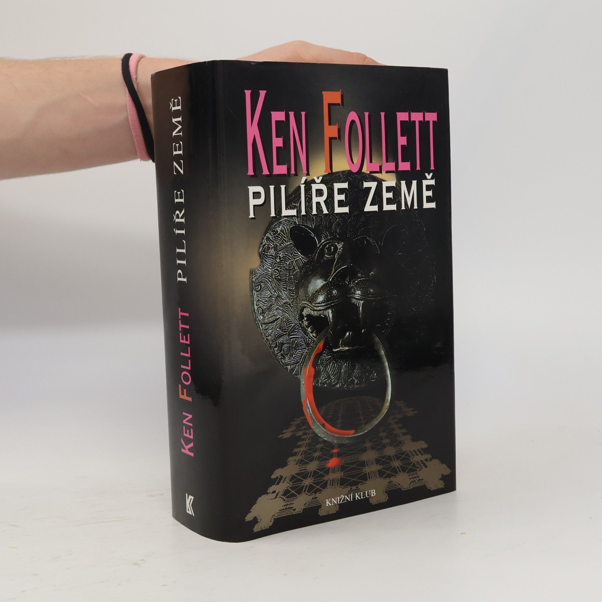 Ken Follett Pilíře země