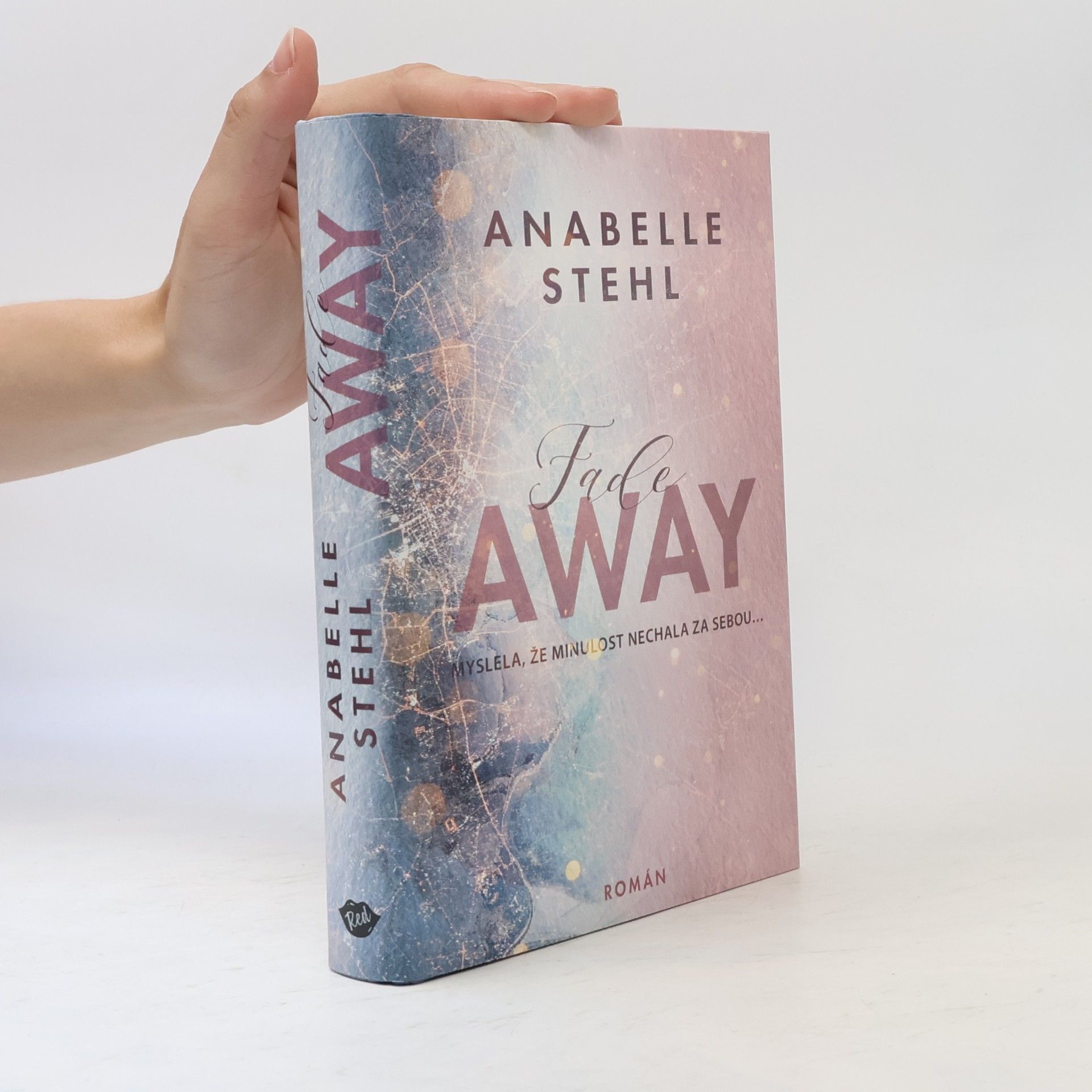 Anabelle Stehl FadeAway: doufá, že minulost nechala za sebou...