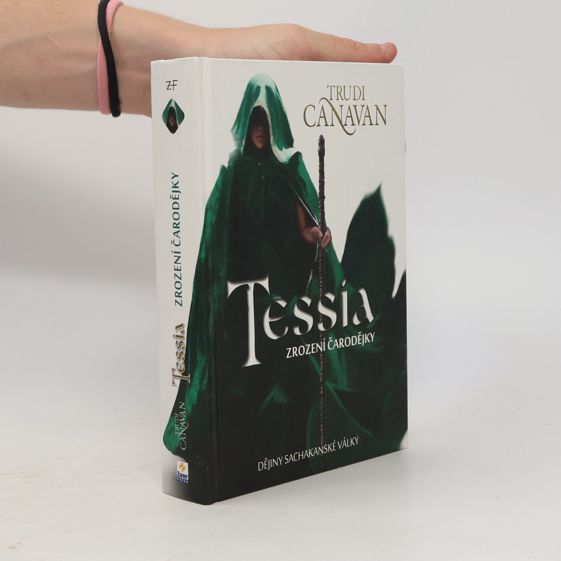Trudi Canavan Tessia. Zrození čarodějky