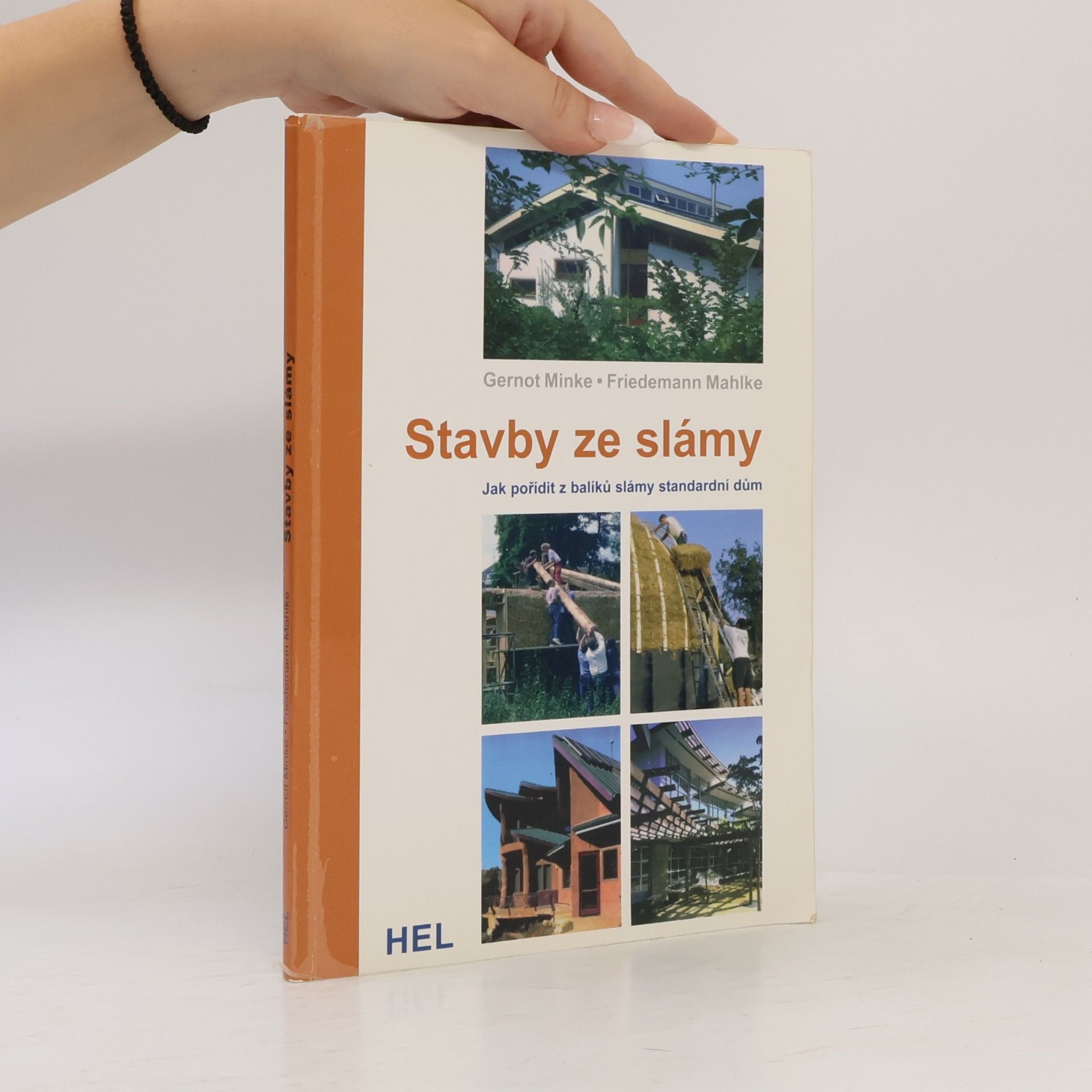 Stavby ze slámy