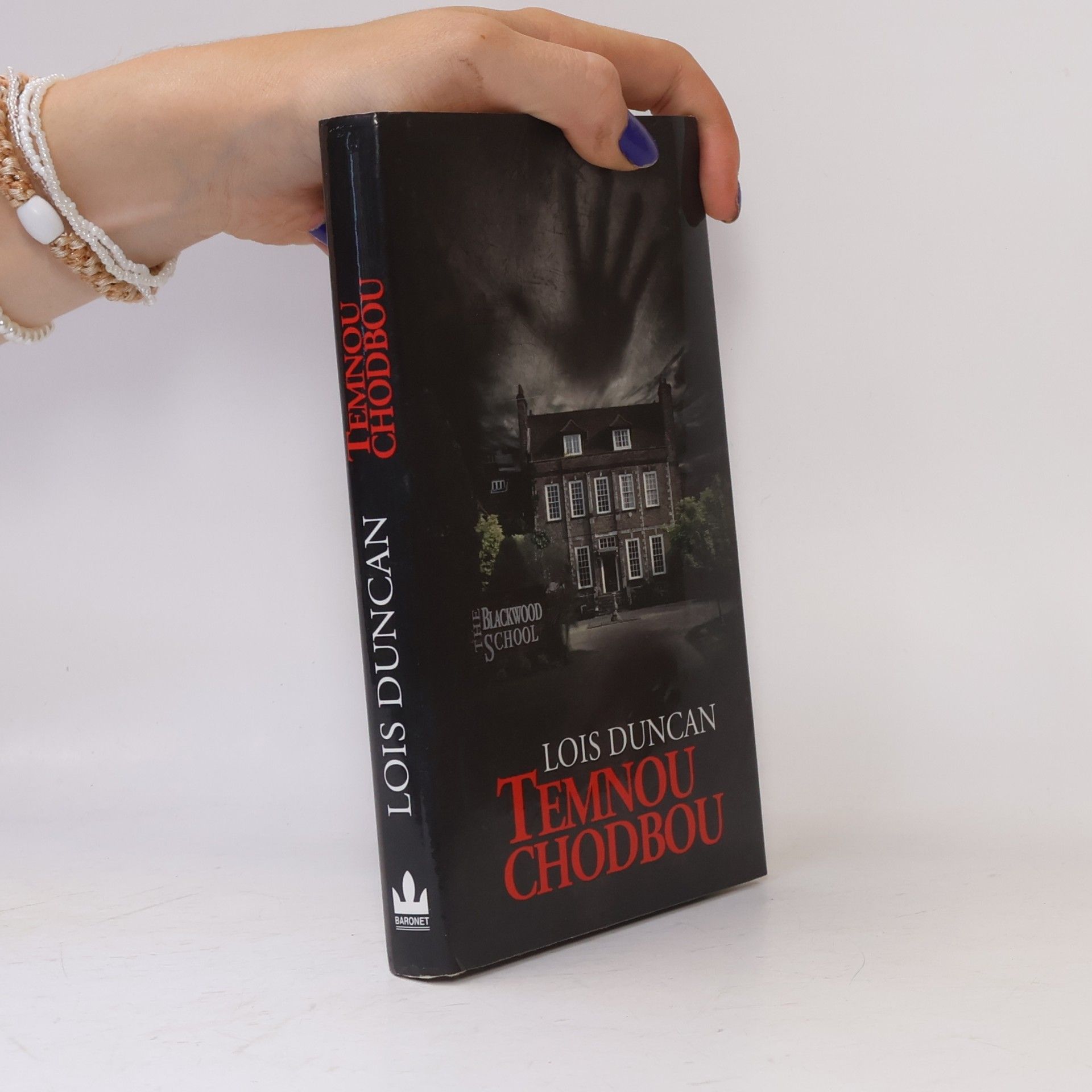 Lois Duncan Temnou chodbou