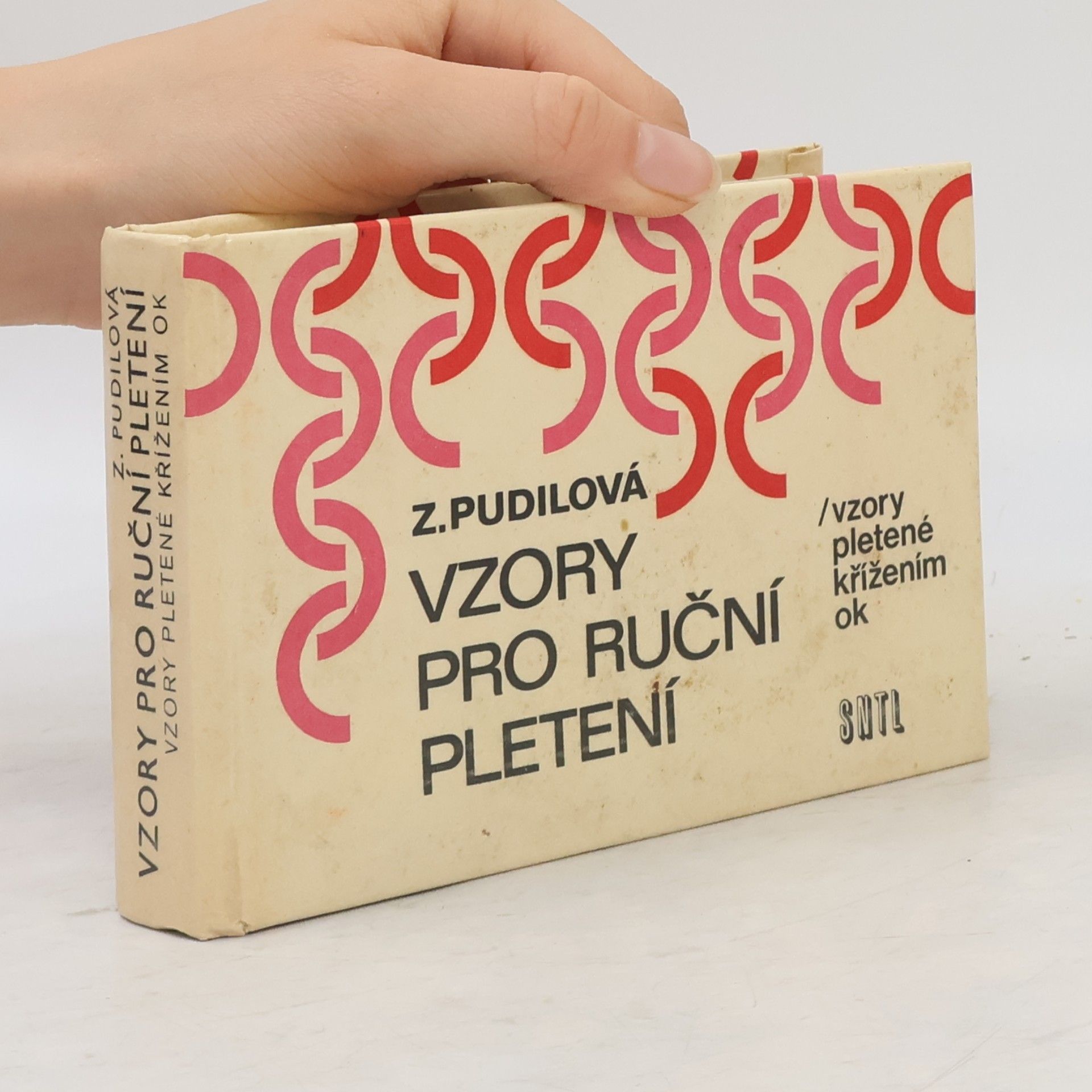 Pudilová Zdenka Vzory pro ruční pletení. Vzory pletené křížením ok
