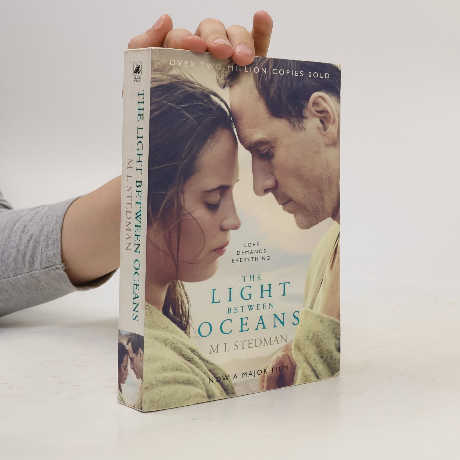 M. L. Stedman The Light Between Oceans