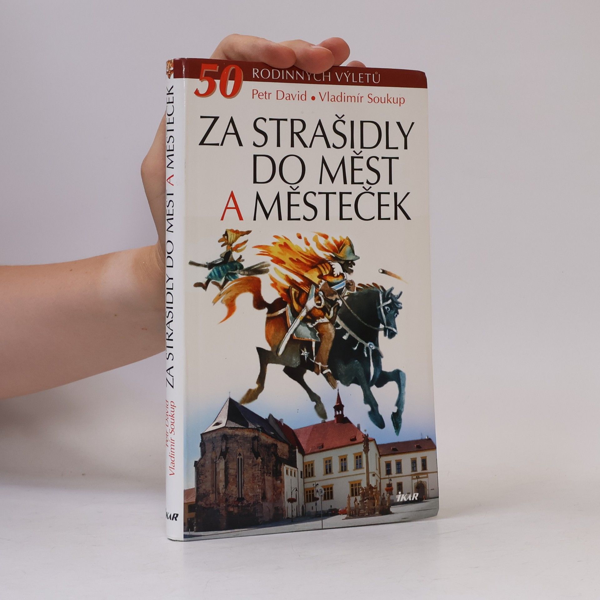 Petr David Za strašidly do měst a městeček