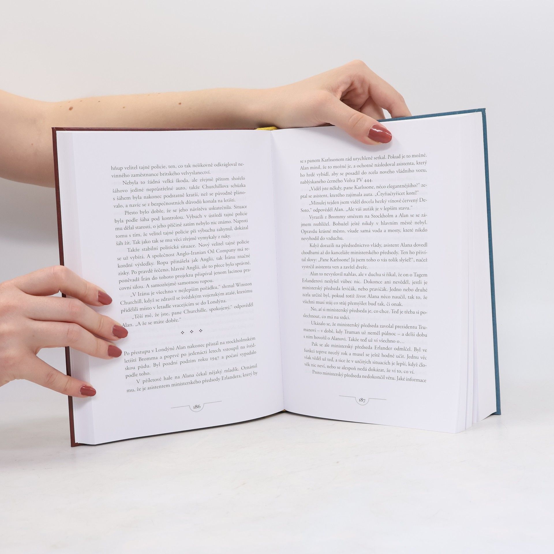 Jonas Jonasson Analfabetka, která uměla počítat ; Stoletý stařík, který vylezl z okna a zmizel