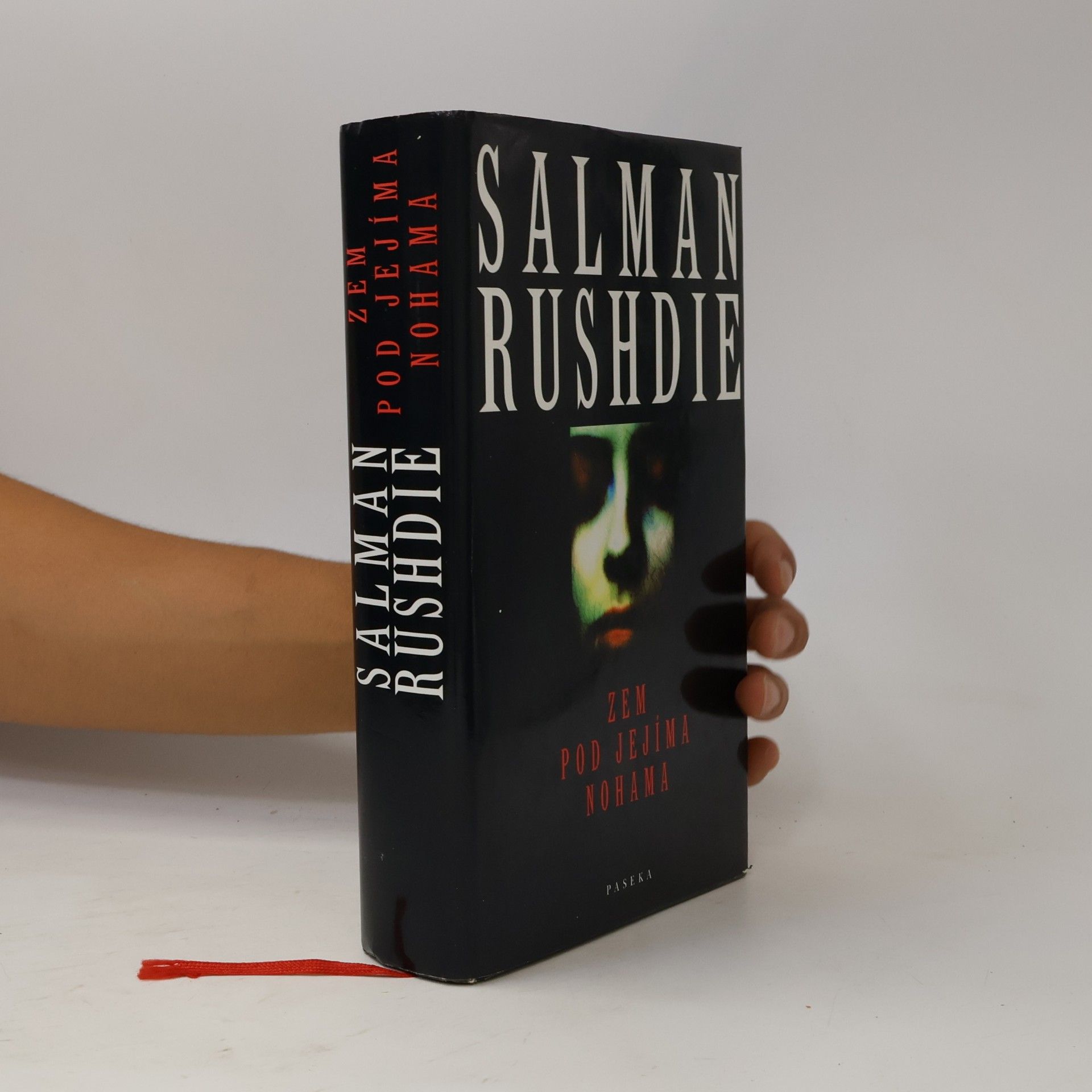 Salman Rushdie Zem pod jejíma nohama