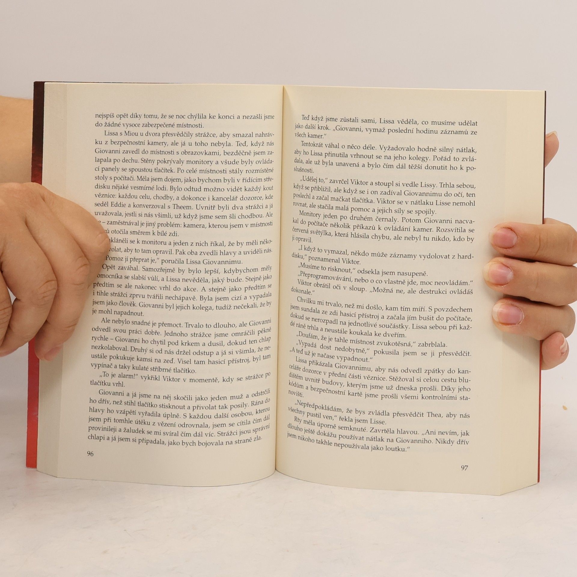 Richelle Mead Vampýrská akademie 5: Spoutáni magií
