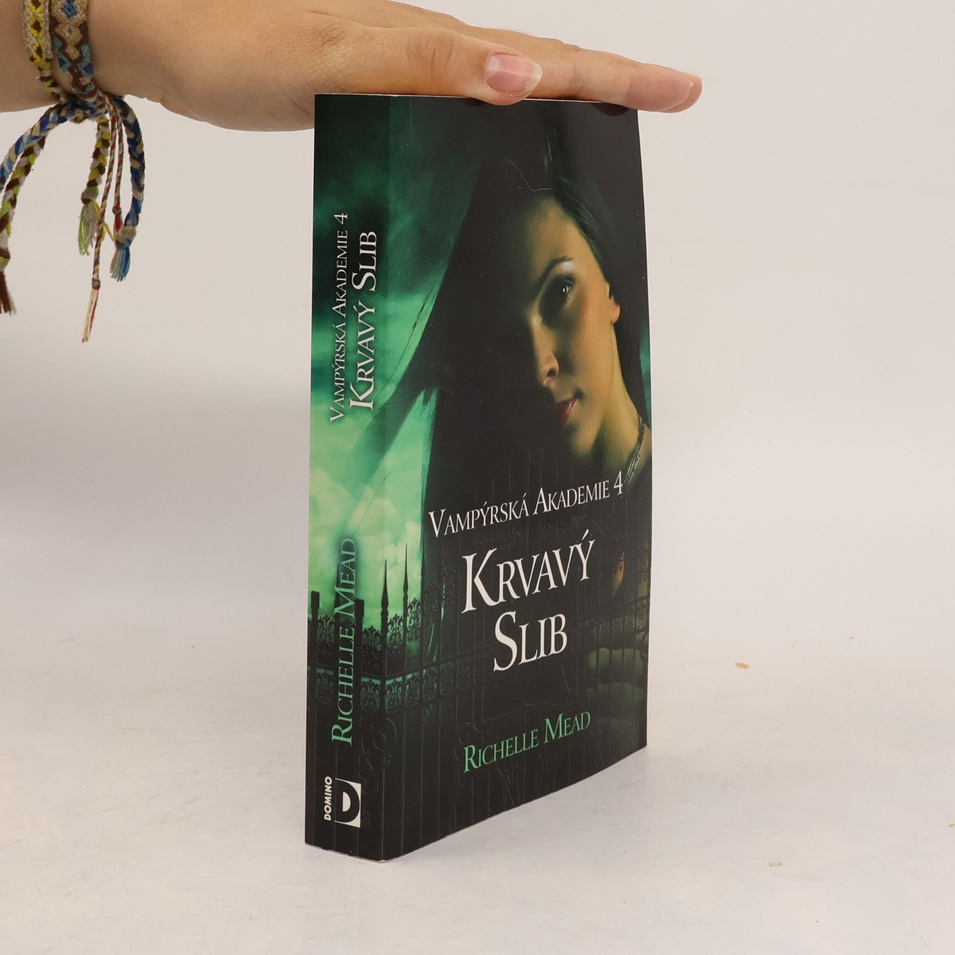 Vampýrská akademie 4: Krvavý slib