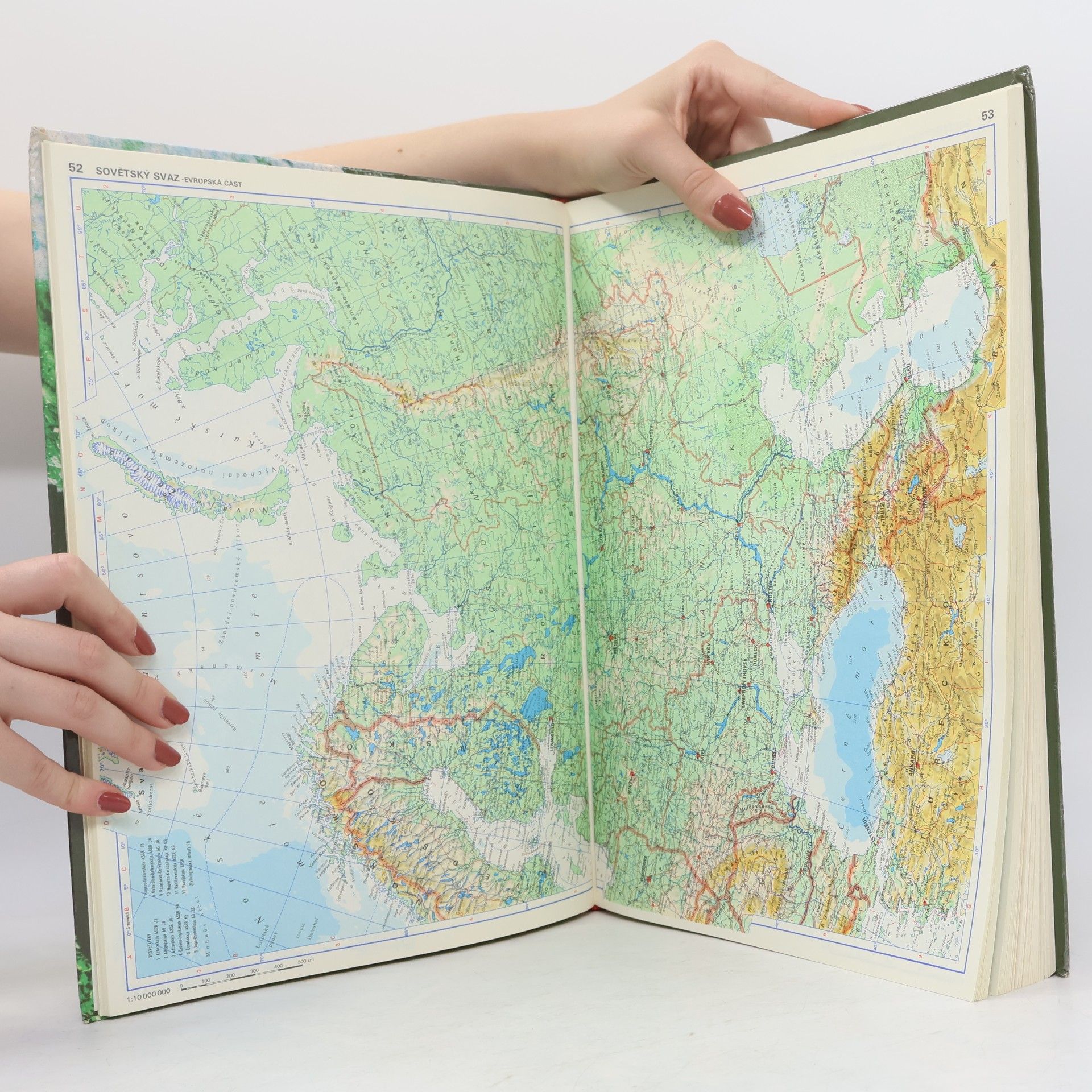 AA.VV. Velký atlas světa