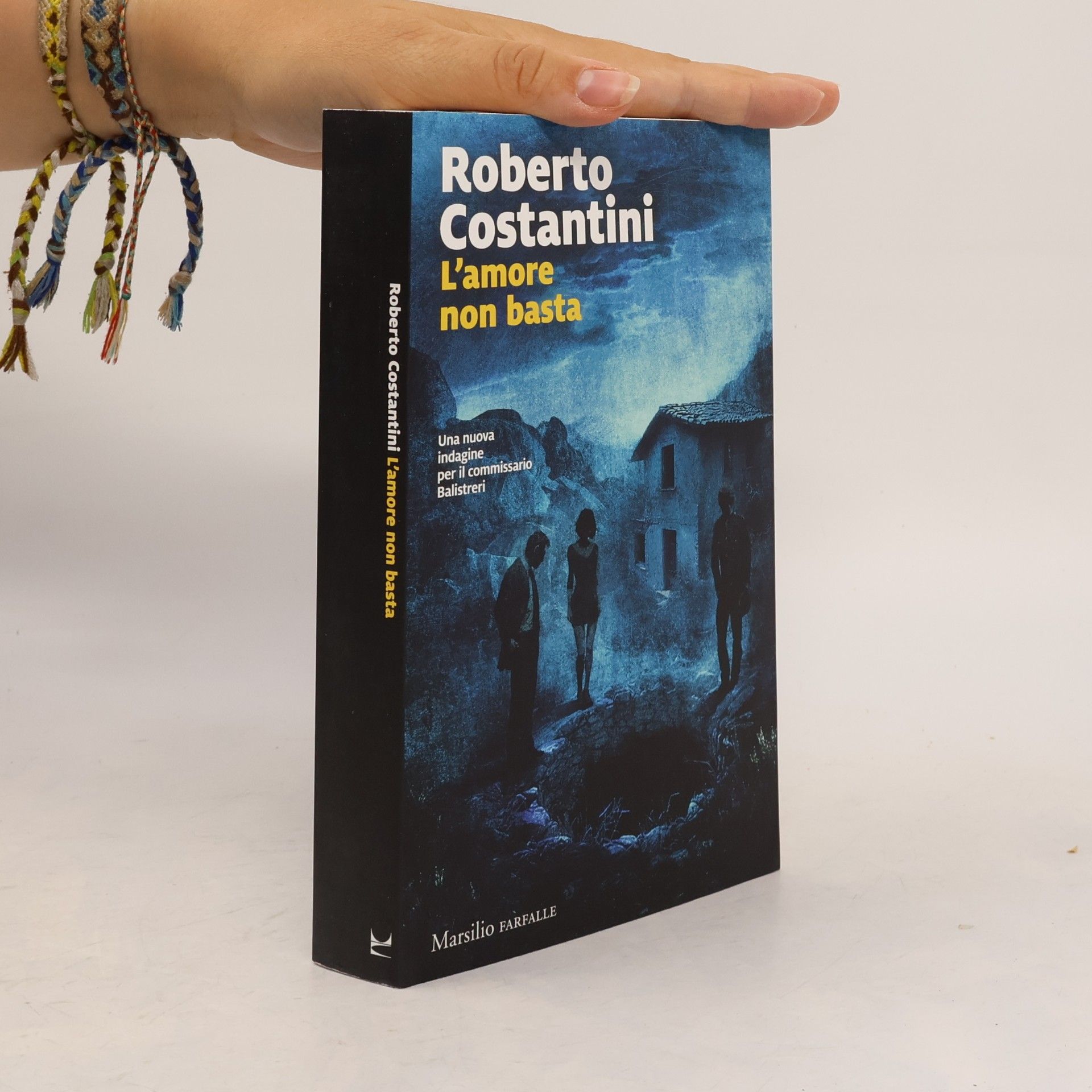 Roberto Costantini L'amore non basta. Una nuova indagine per il commissario Balistreri (Farfalle)