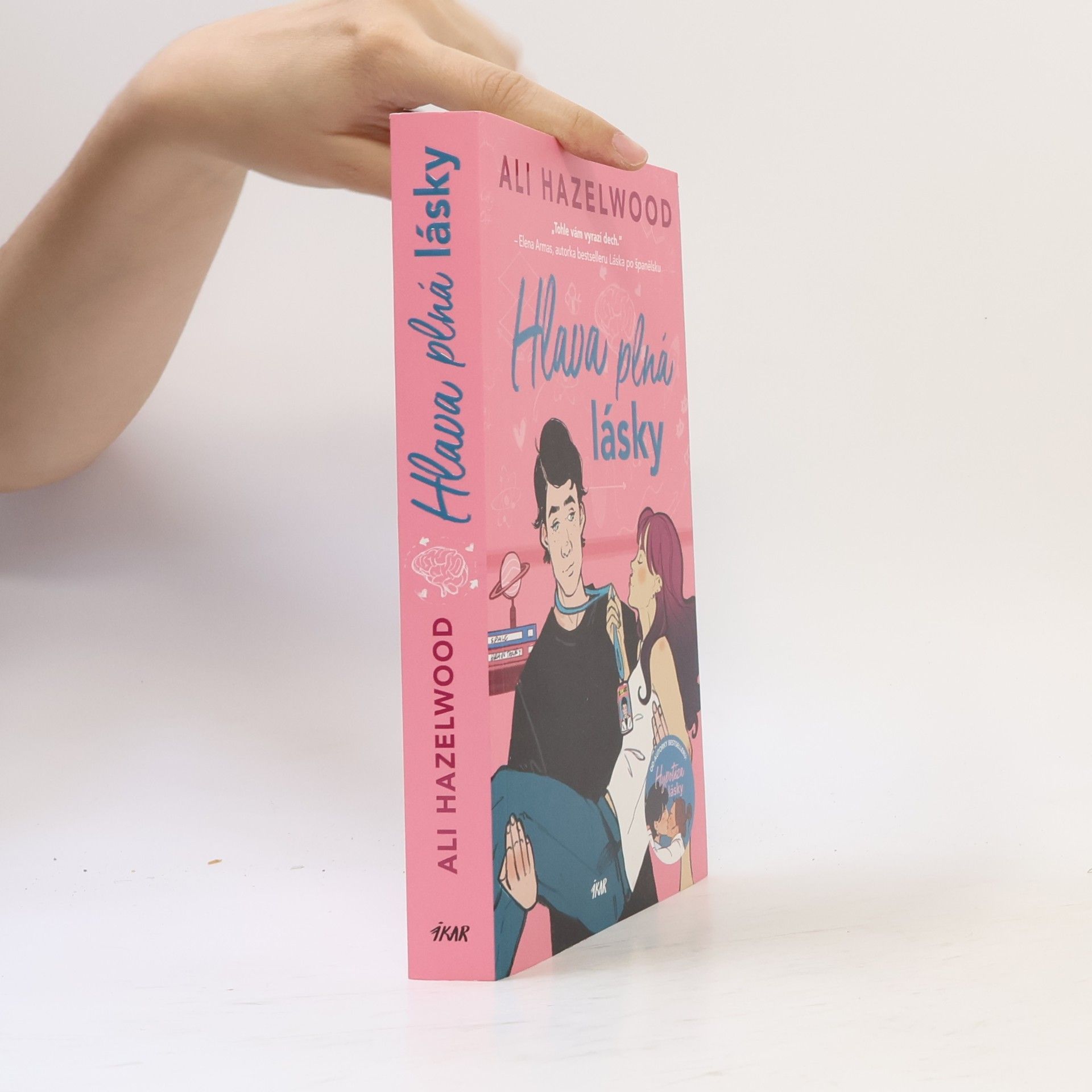 Ali Hazelwood Hlava plná lásky