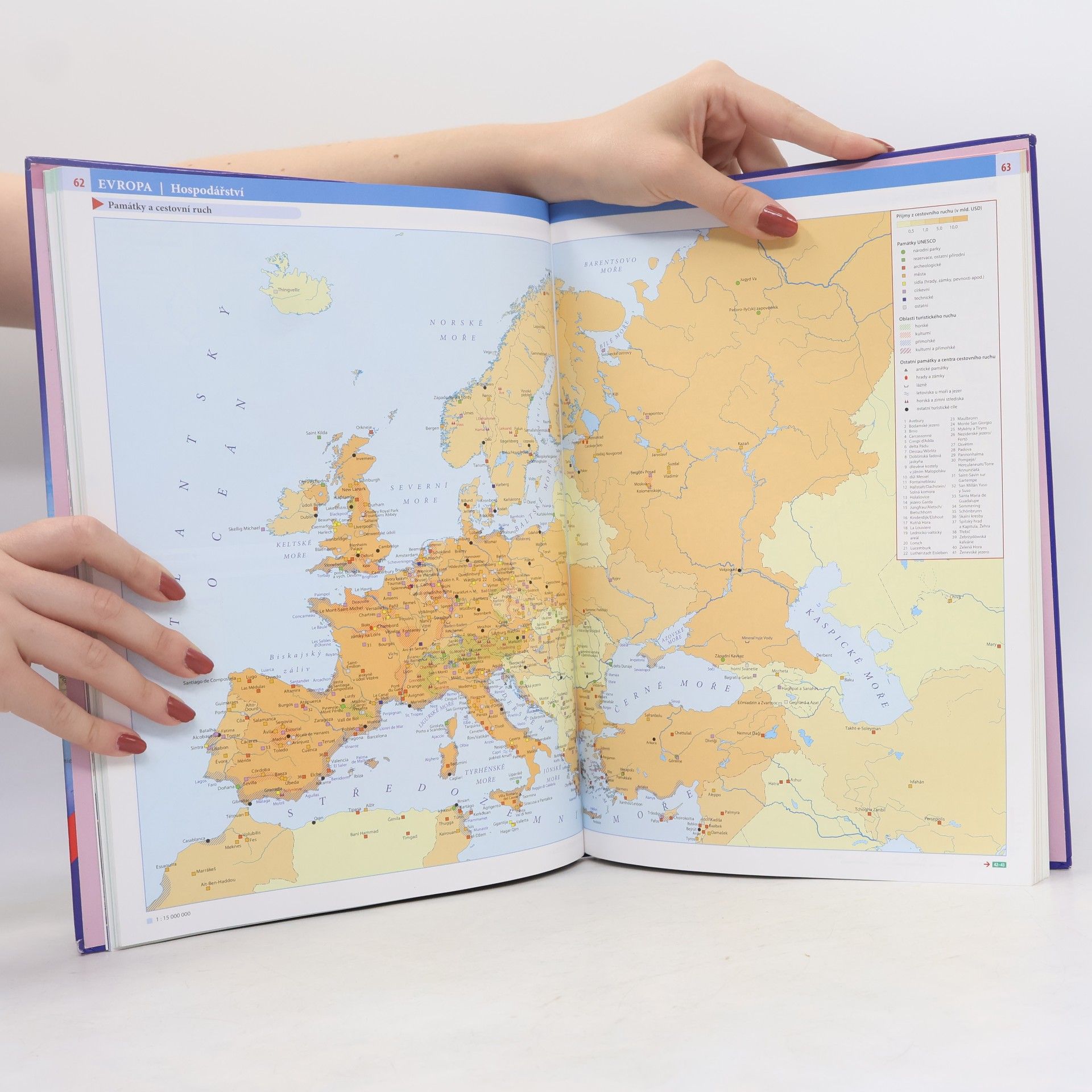 Kolektiv autorů Školní atlas světa