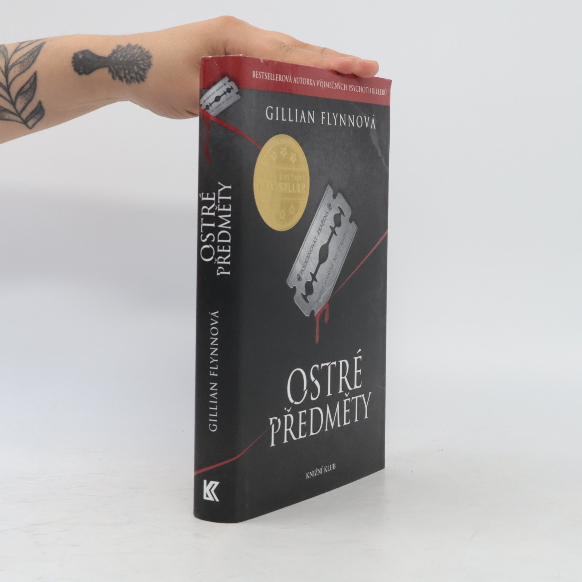 Gillian Flynn Ostré předměty