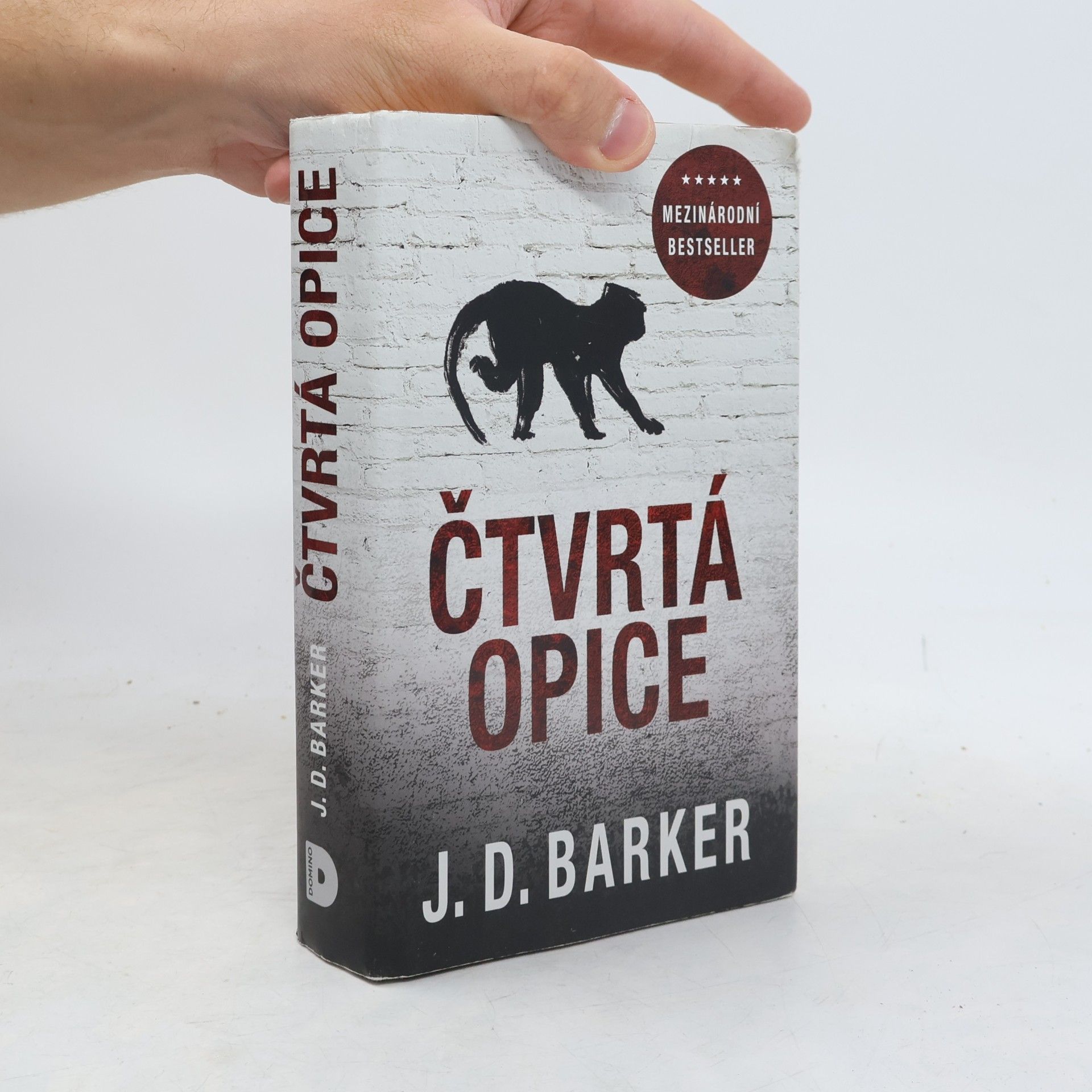 J. D. (Jonathan Dylan) Barker Čtvrtá opice