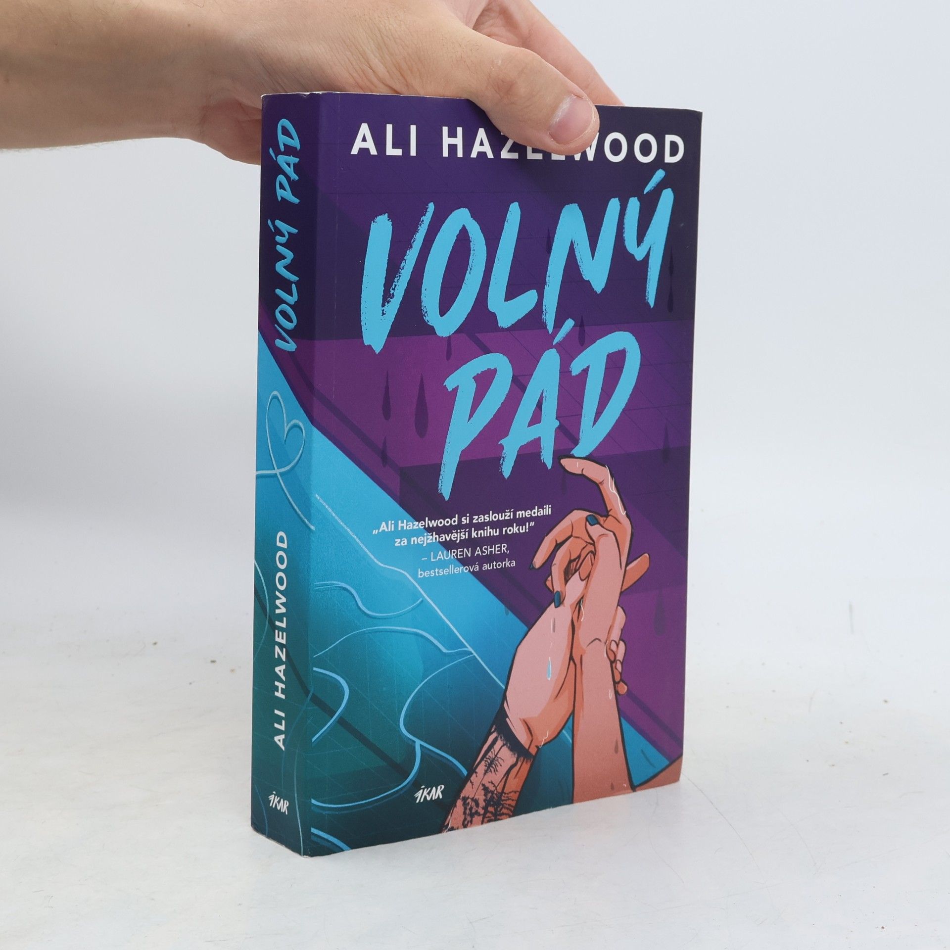 Ali Hazelwood Volný pád