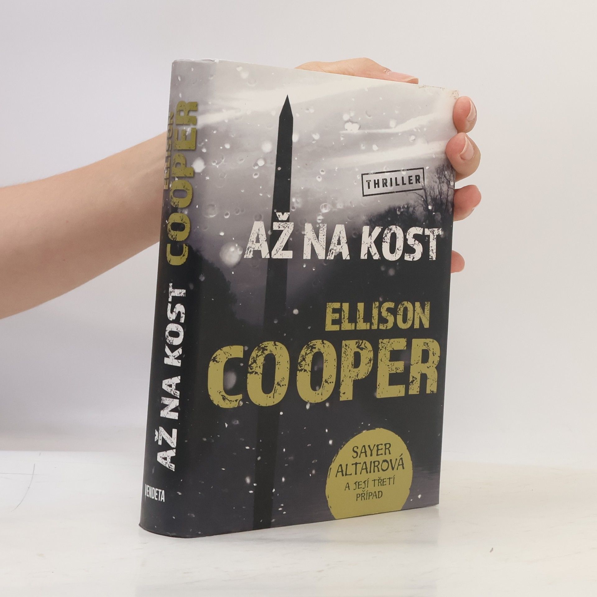 Ellison Cooper Až na kost